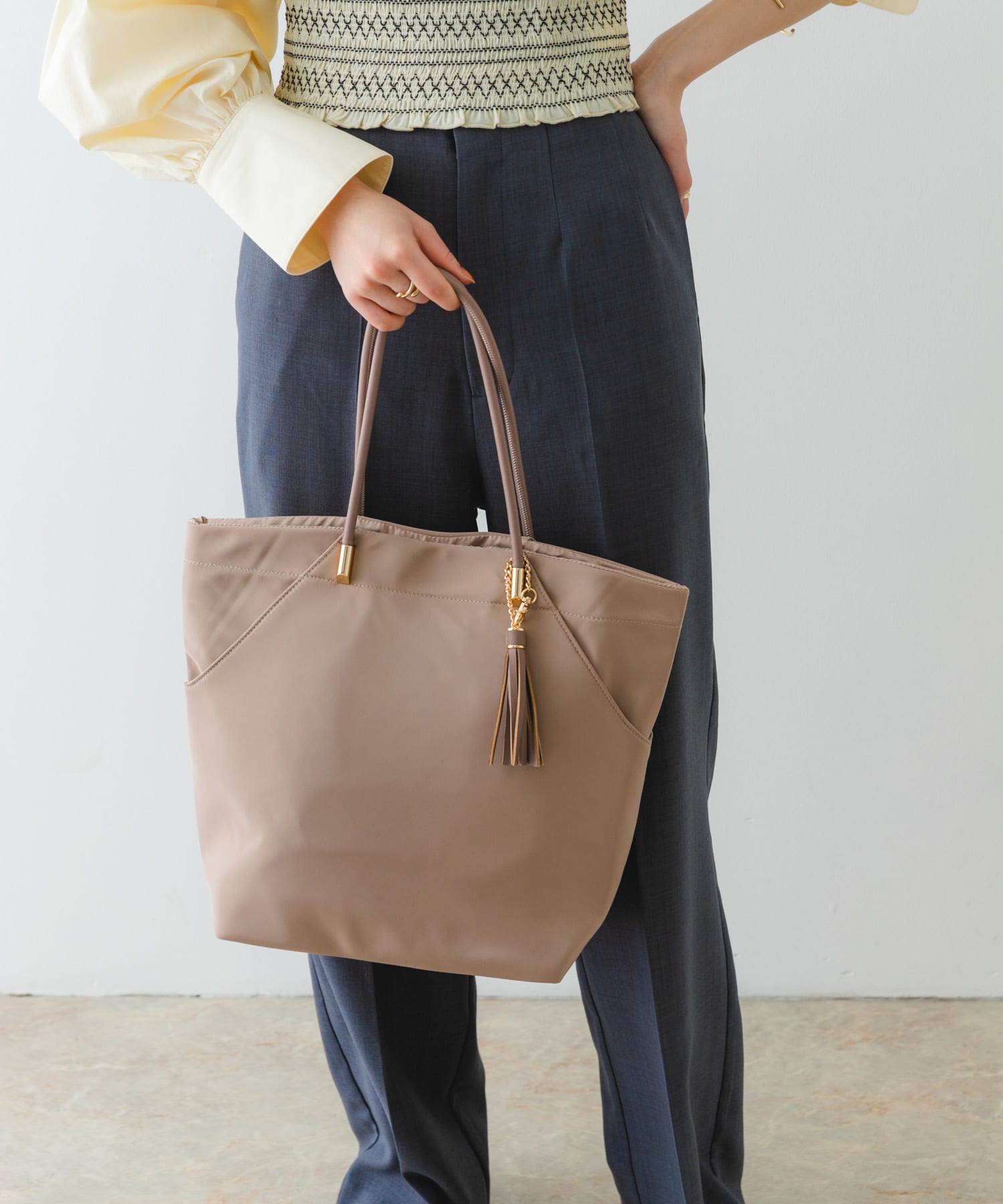 デザインポケットミドルトートバッグ Lsize(one GREIGE): バッグ