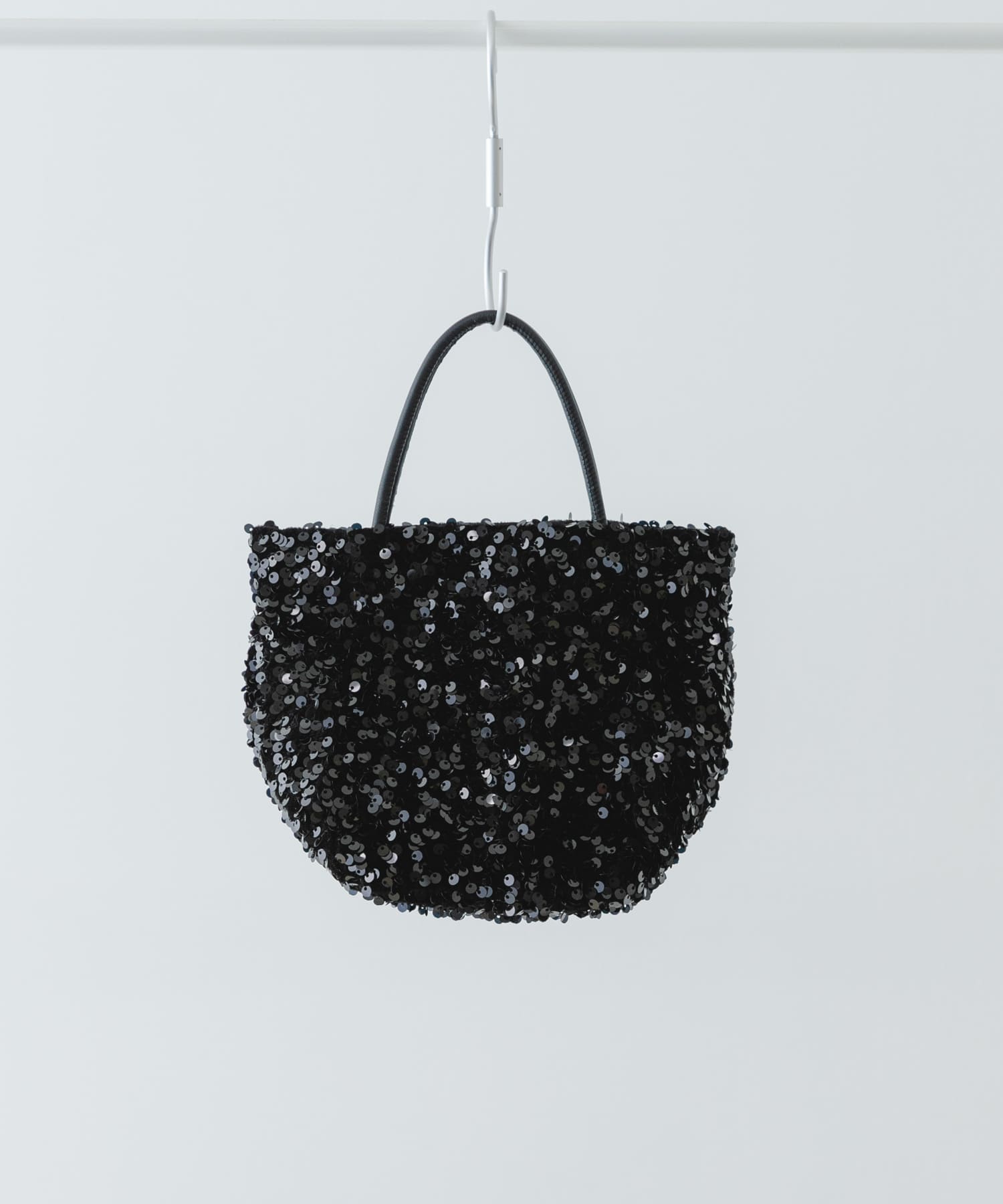 チェーン付きスパンコールバッグ BLACK one