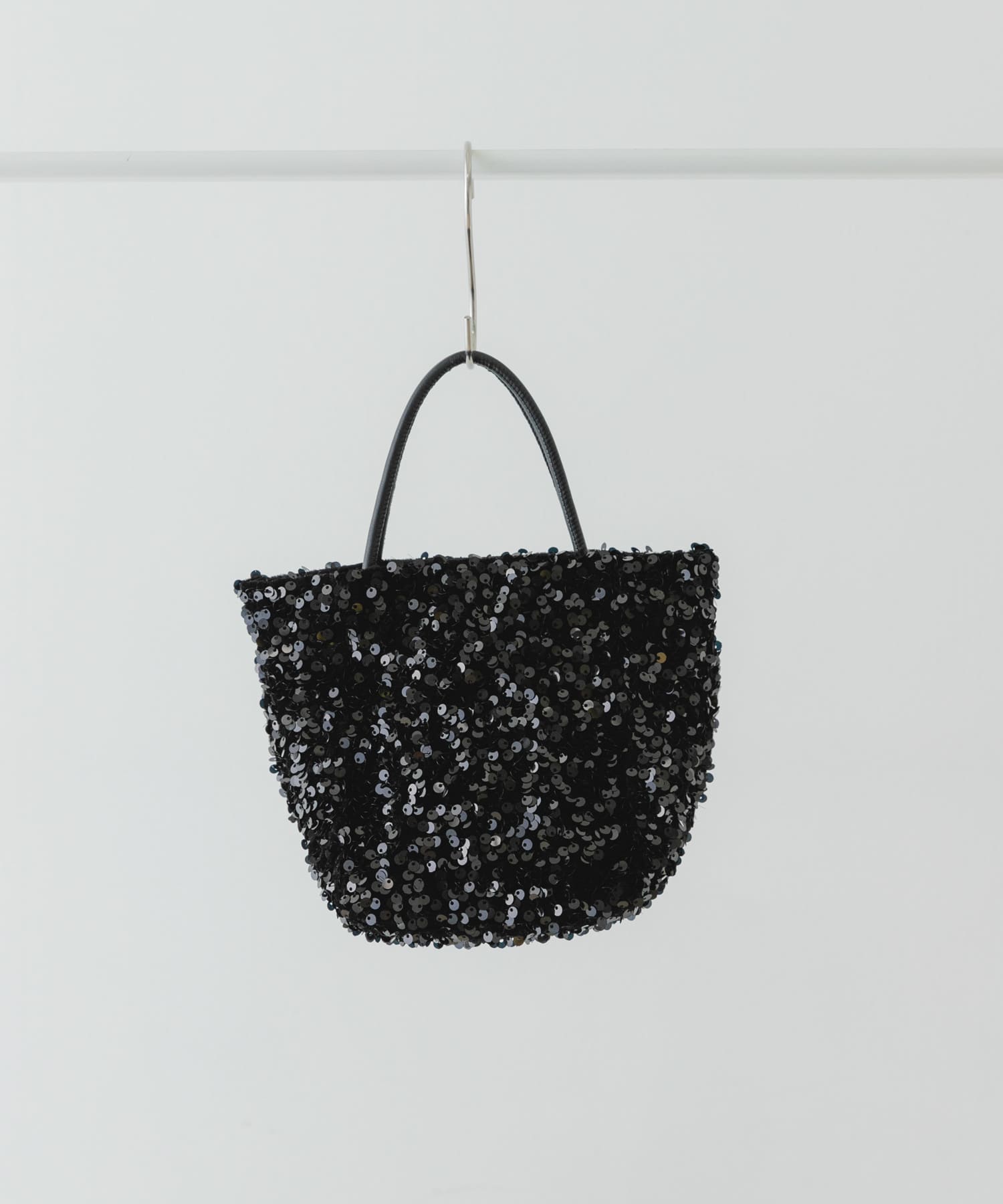 チェーン付きスパンコールバッグ BLACK one