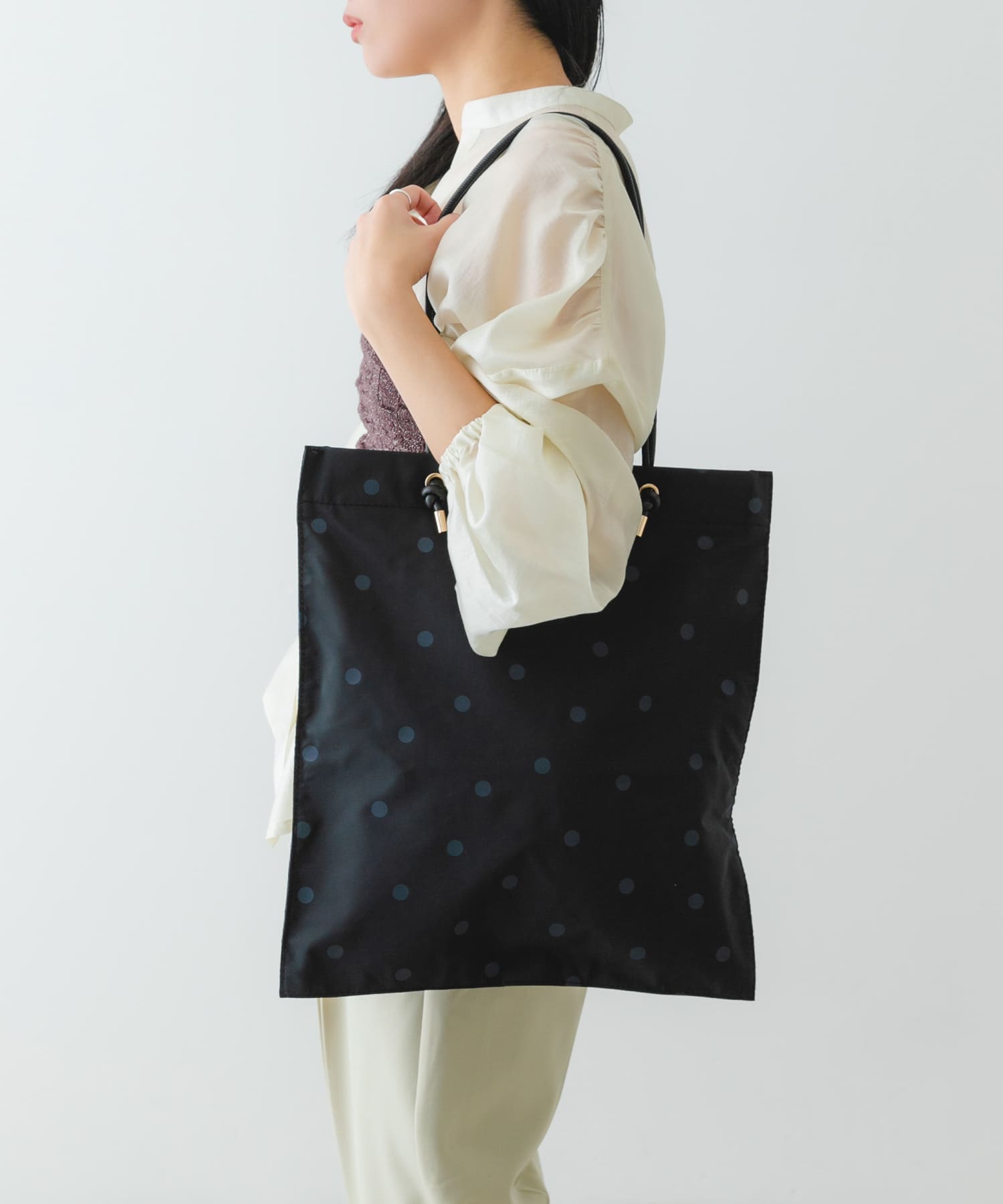 ドット柄サブバッグ BLACK one