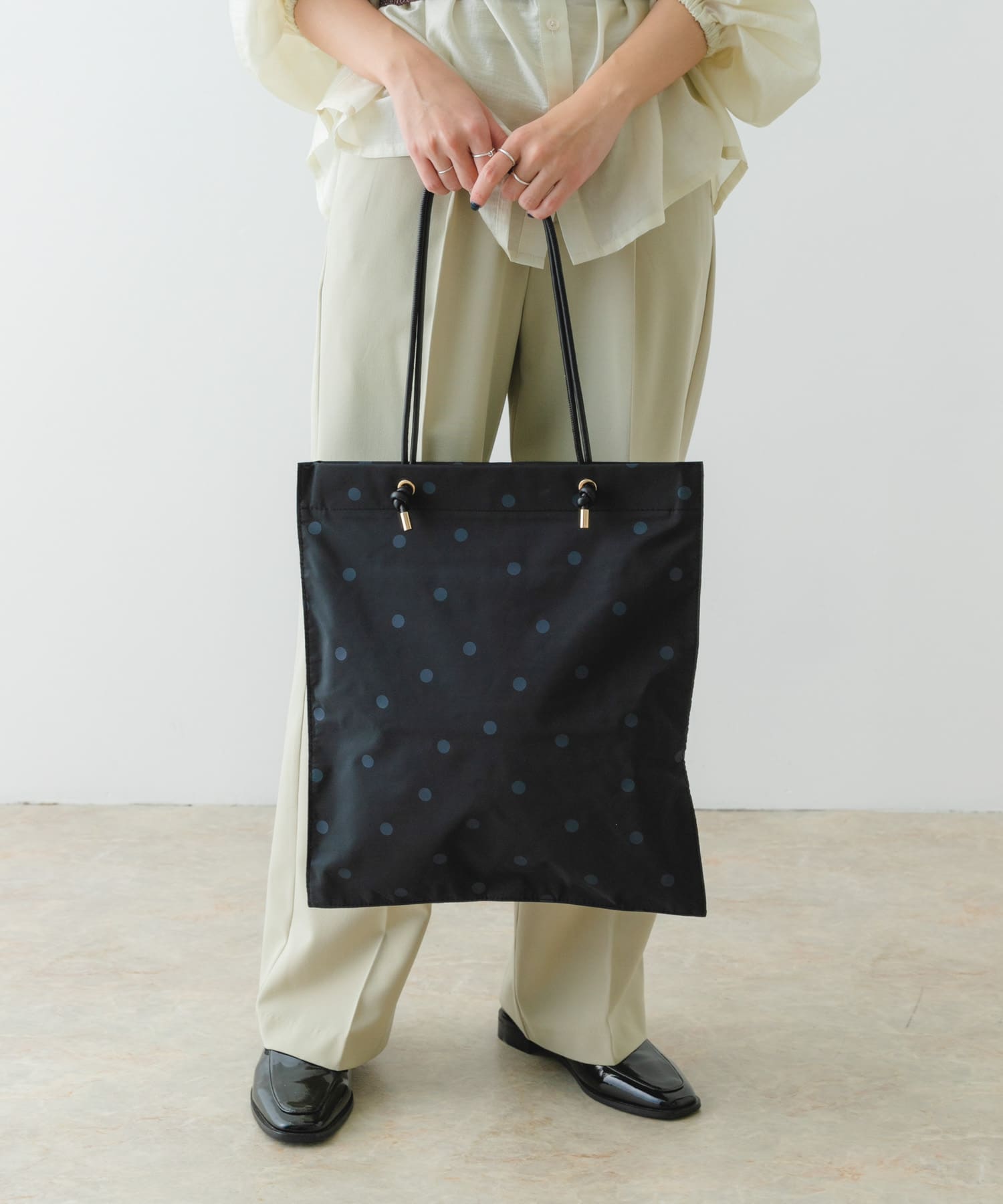 ドット柄サブバッグ BLACK one