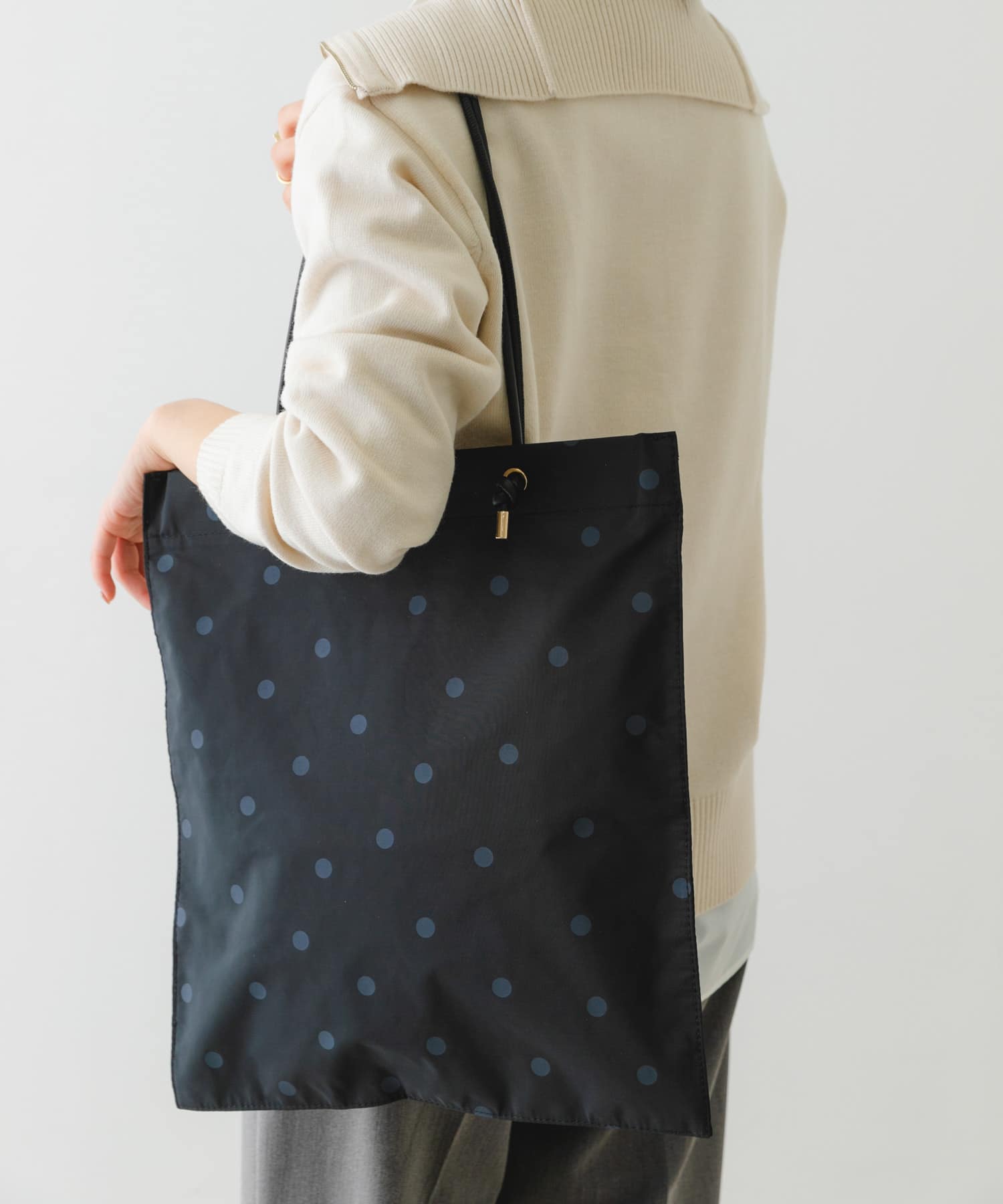 ドット柄サブバッグ BLACK one