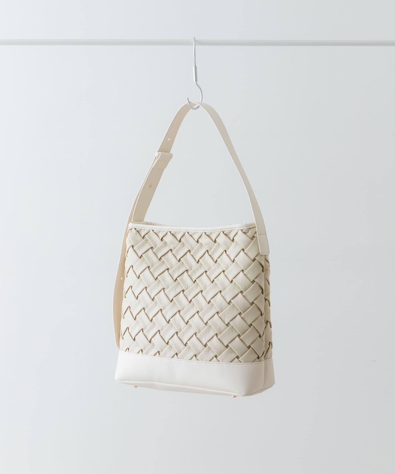 メッシュライクワンハンドルトートバッグ OFF one