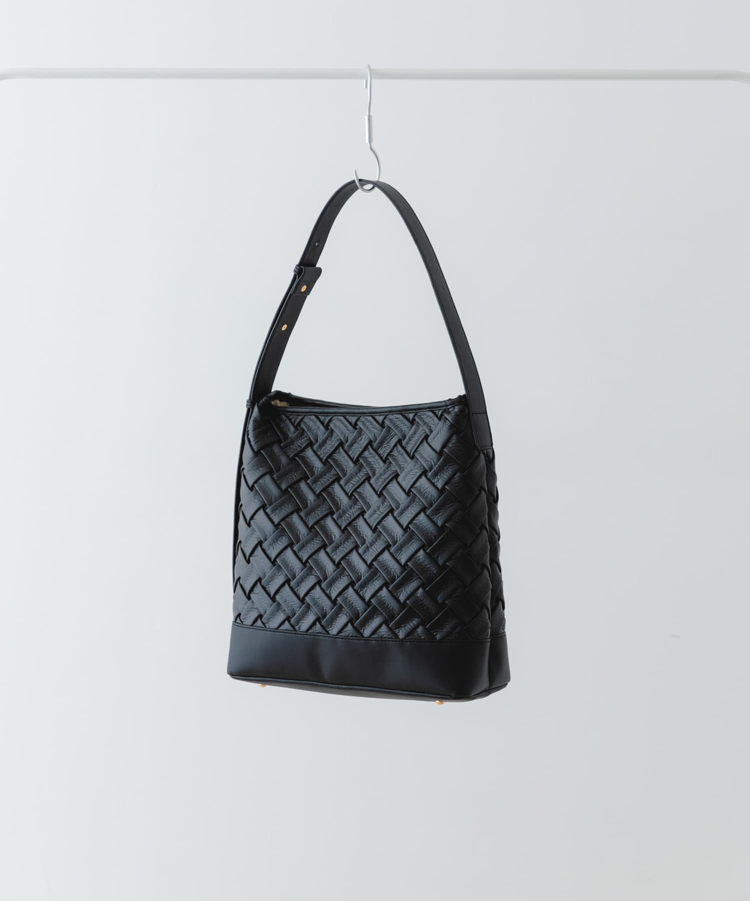 メッシュライクワンハンドルトートバッグ BLACK one