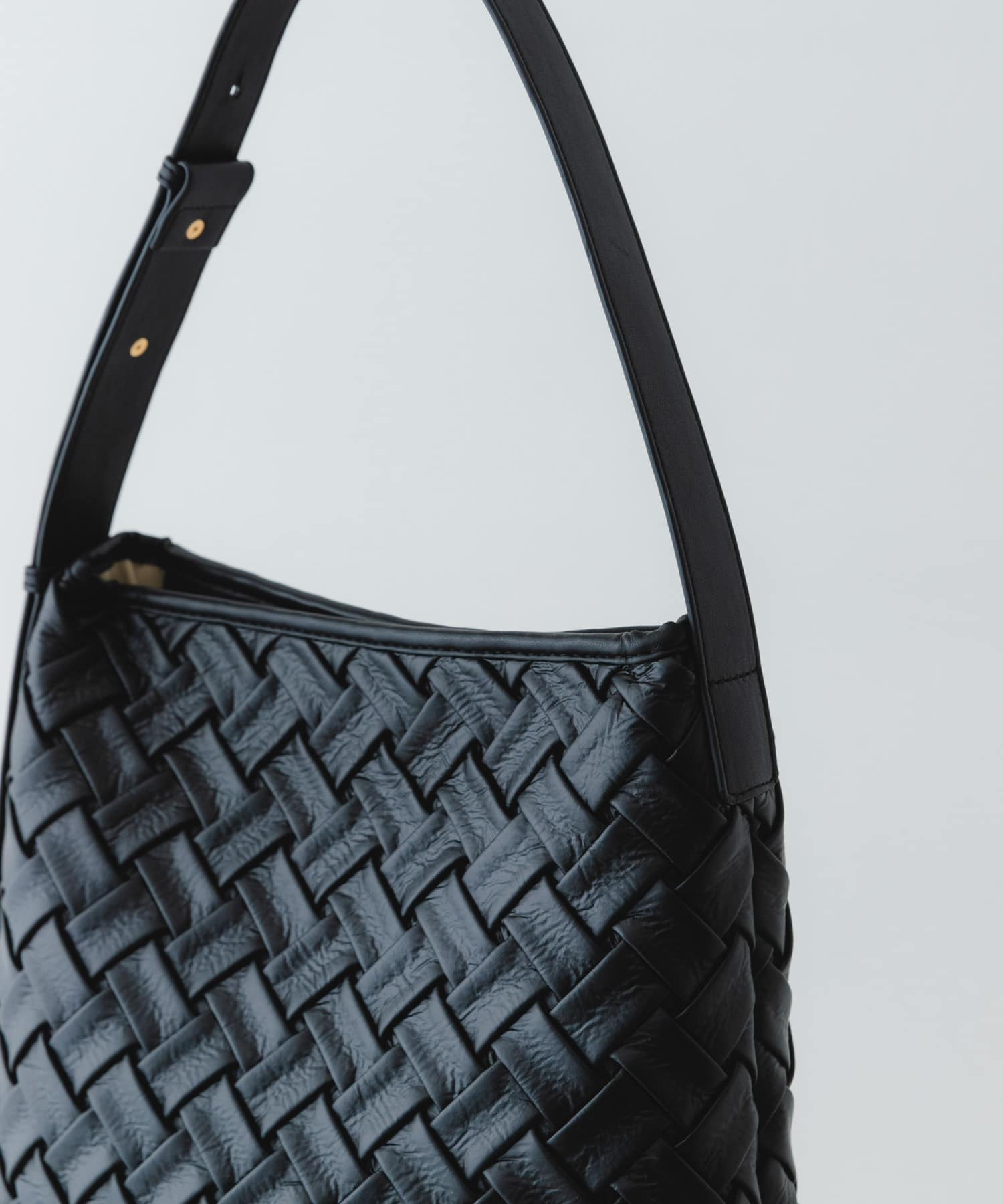 メッシュライクワンハンドルトートバッグ BLACK one