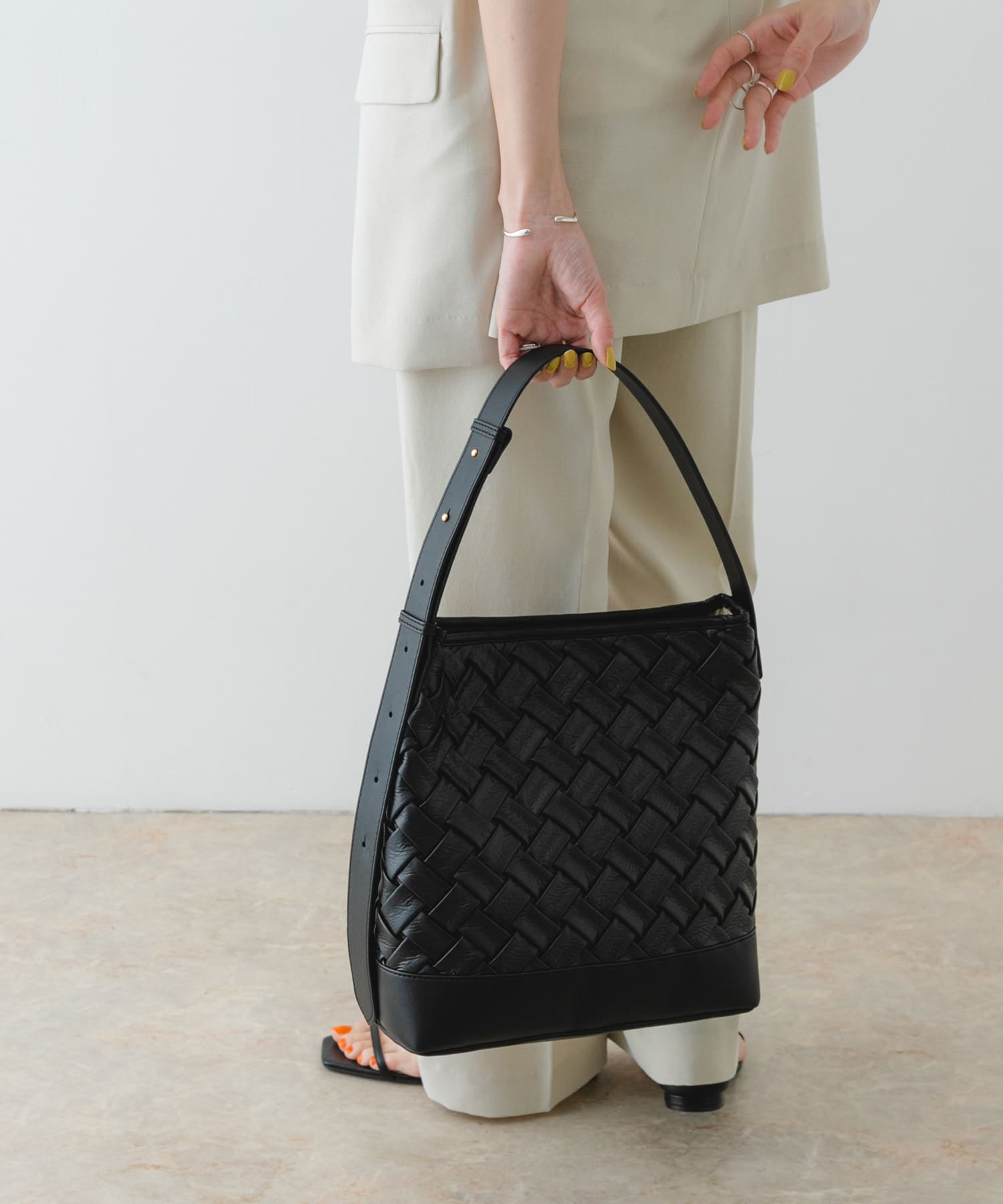 メッシュライクワンハンドルトートバッグ BLACK one