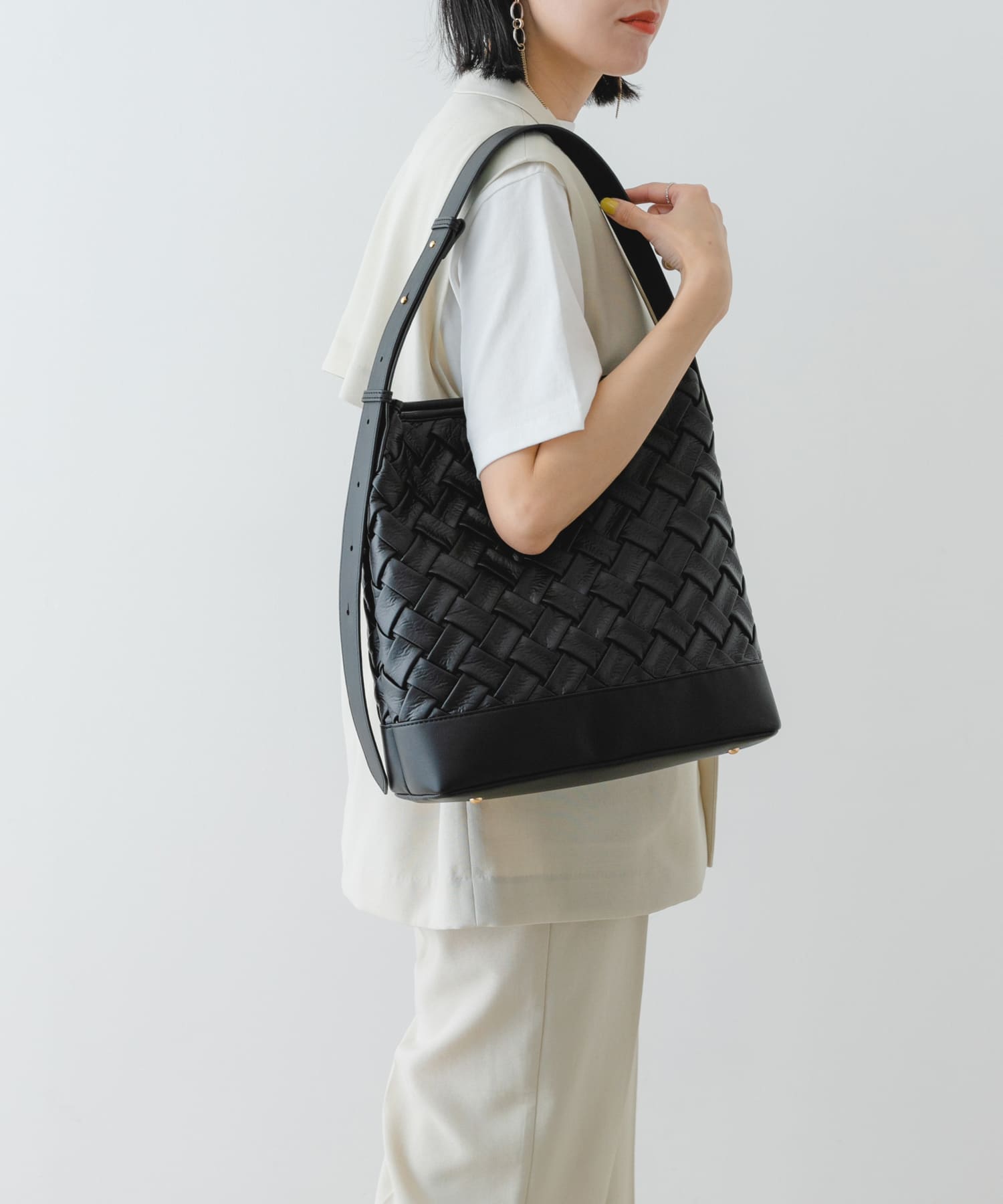 メッシュライクワンハンドルトートバッグ BLACK one