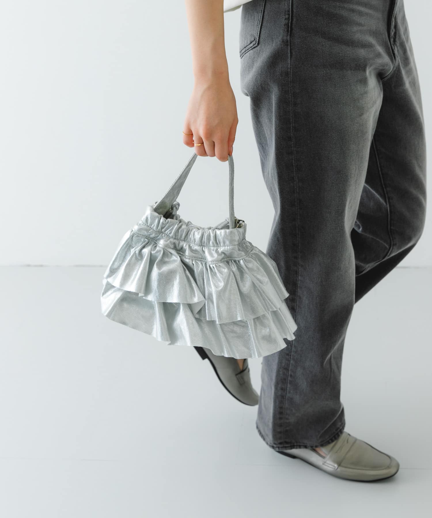 フリルメタリックミニバッグ SILVER one