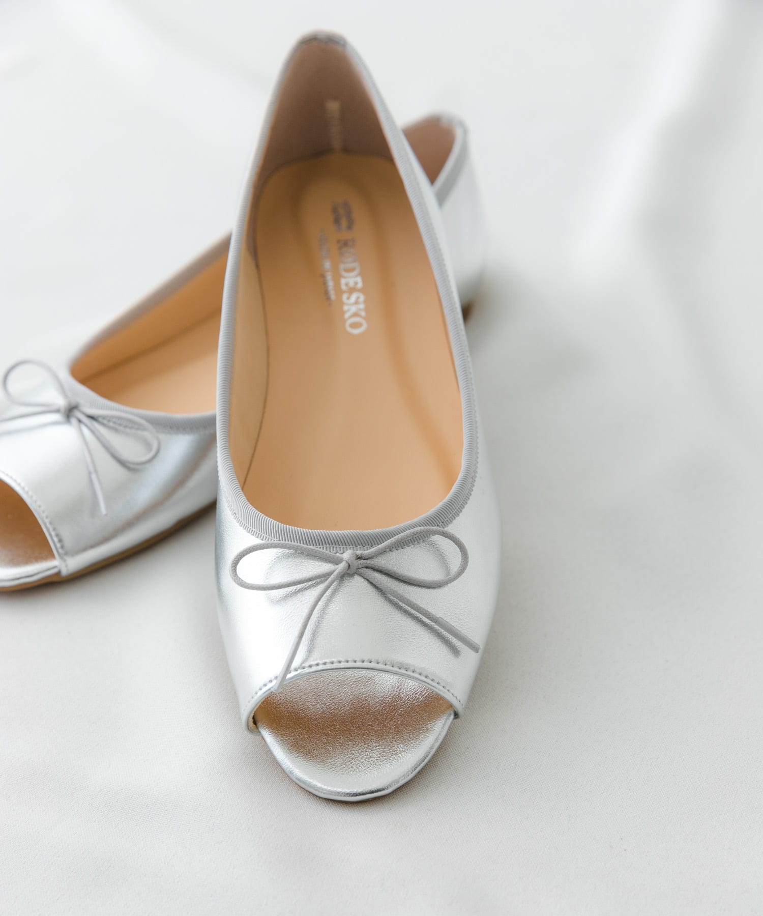 『MADE IN JAPAN』オープントゥリボンパンプス SILVER 36