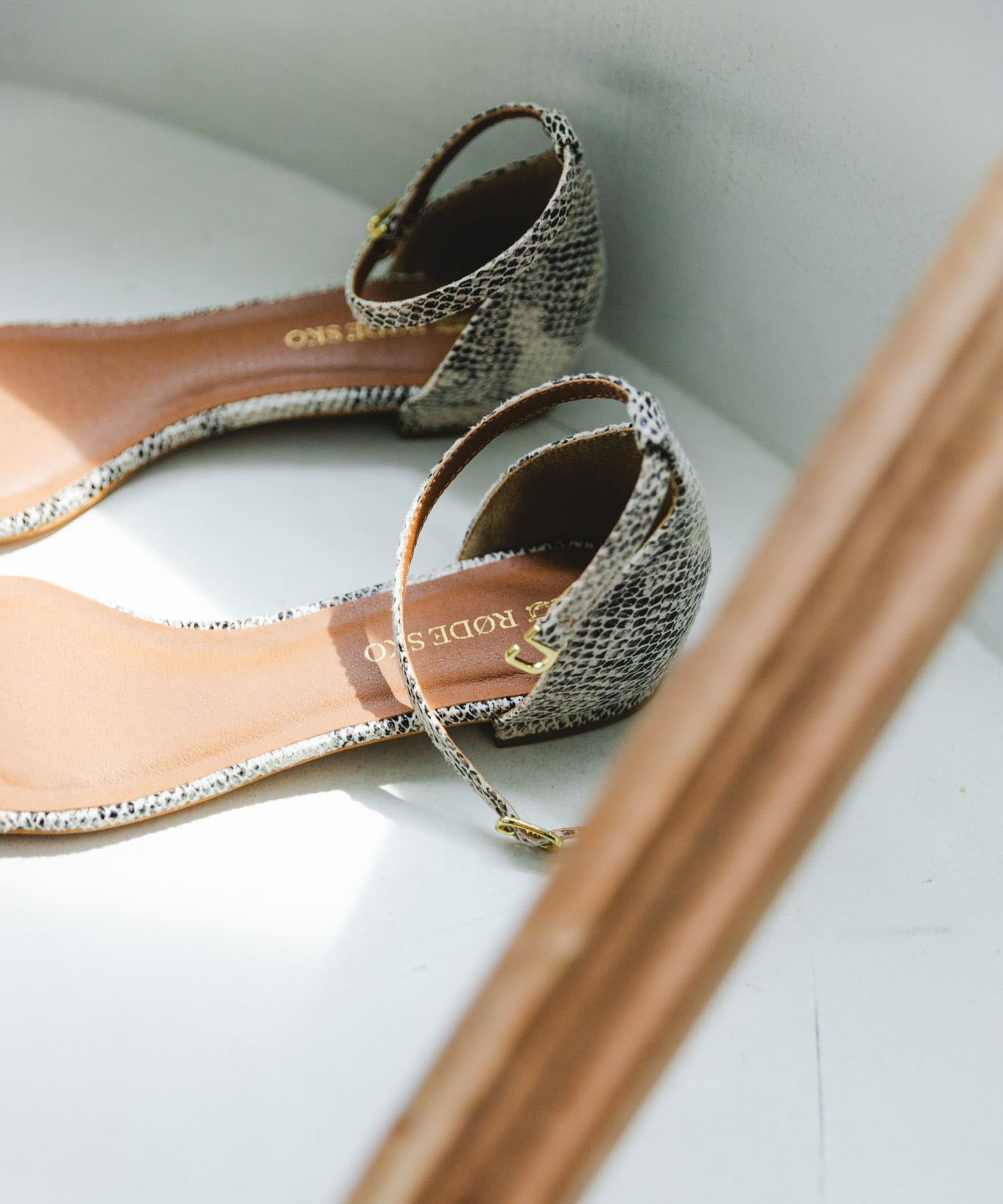 アンクルストラップサンダル PYTHON 37