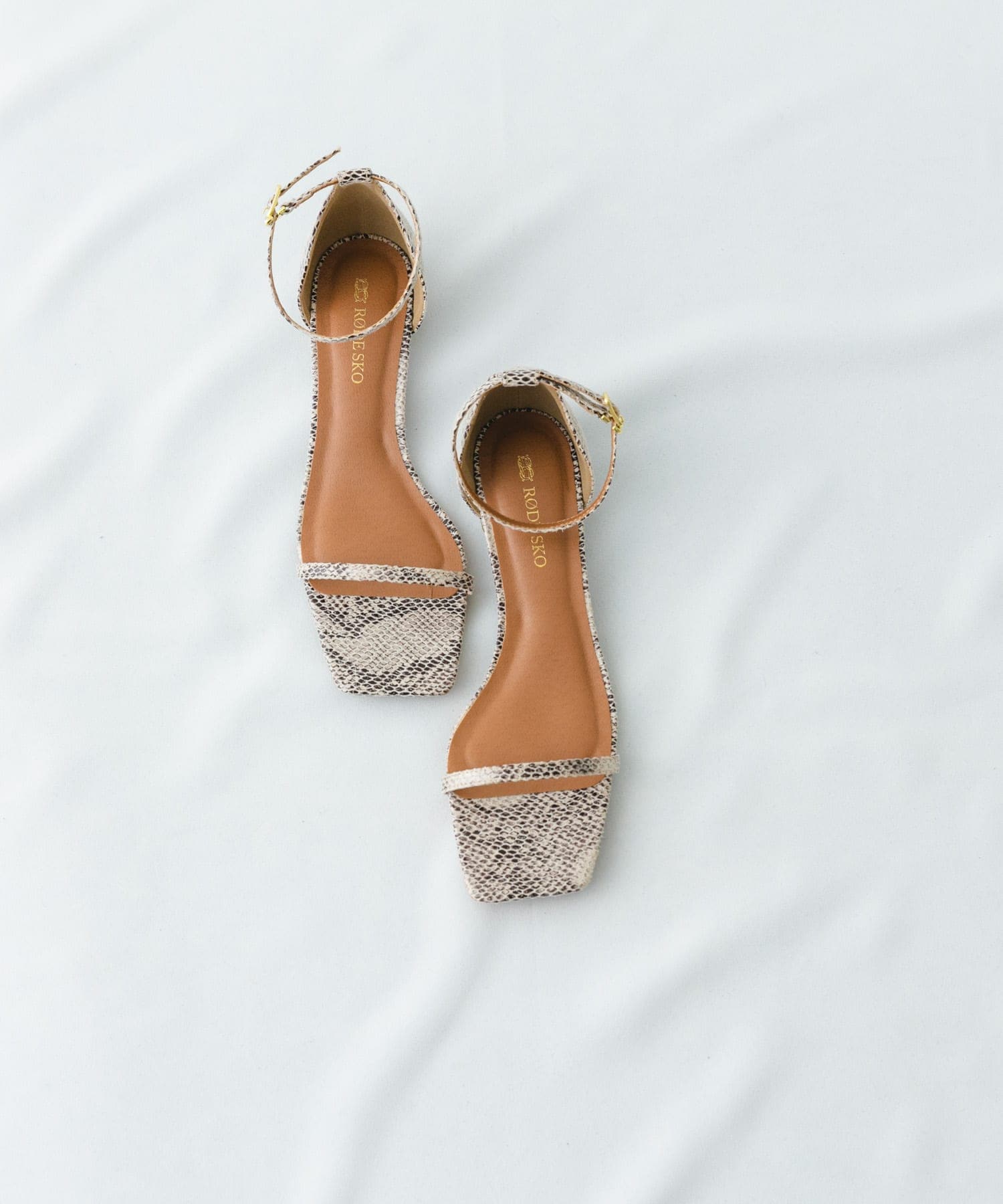 アンクルストラップサンダル PYTHON 37