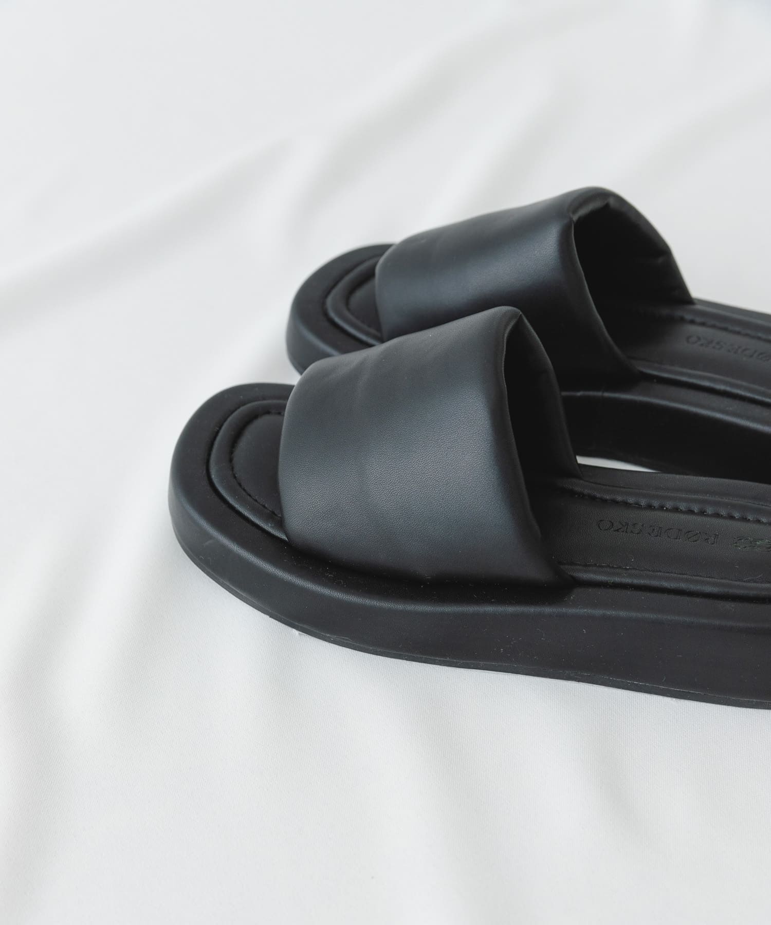 プラットフォームパフサンダル BLACK 37