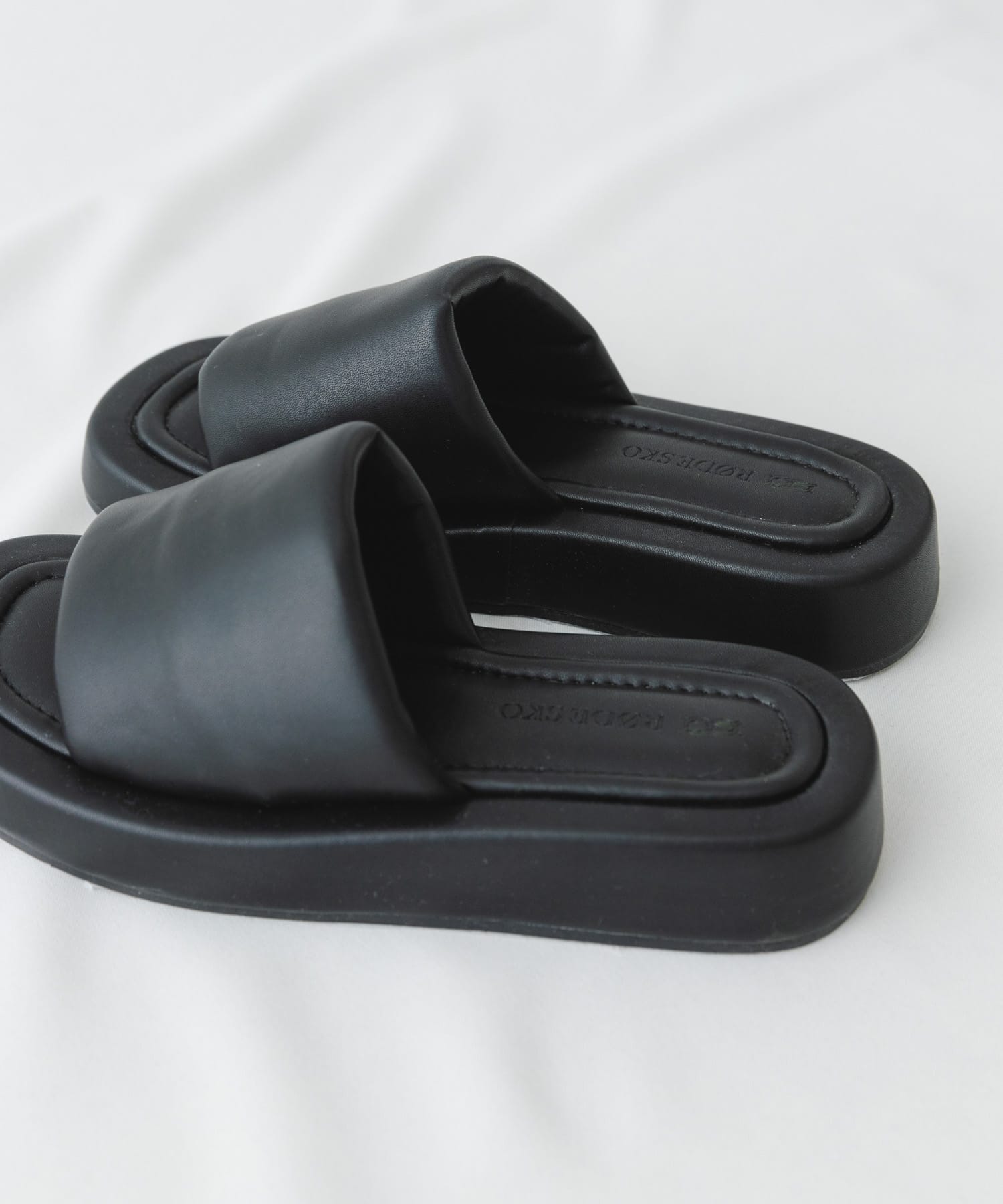 プラットフォームパフサンダル BLACK 37