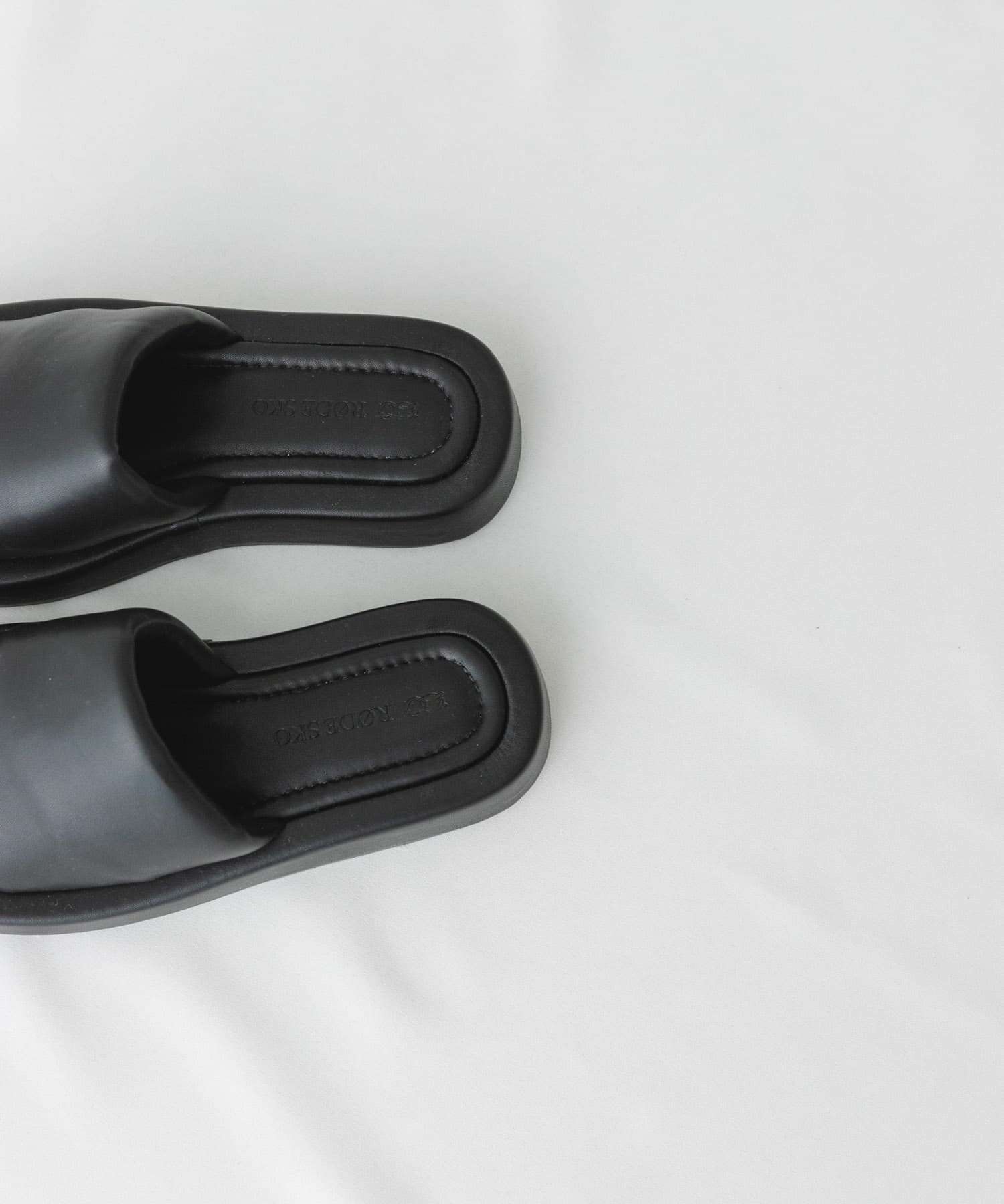 プラットフォームパフサンダル BLACK 37