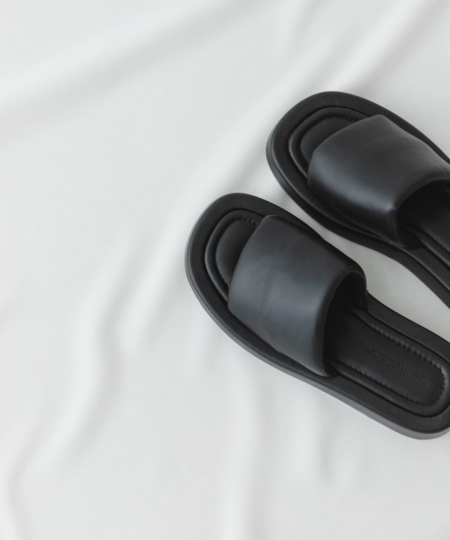 プラットフォームパフサンダル BLACK 37