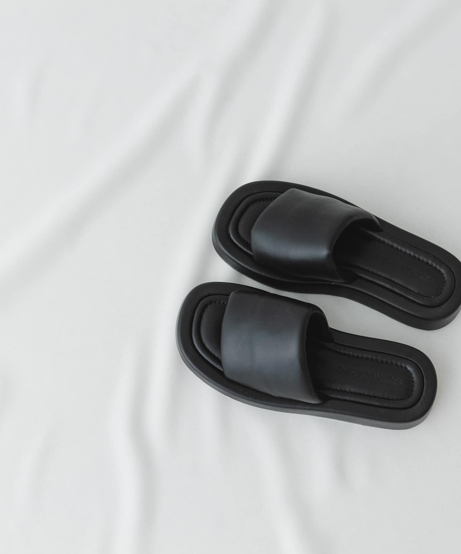 プラットフォームパフサンダル BLACK 37