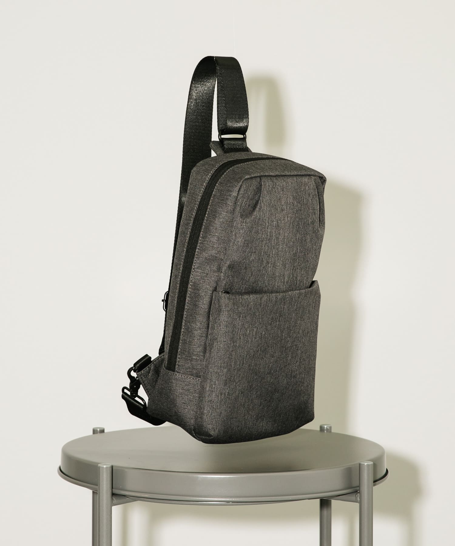 撥水タックスクエアボディバッグ CHARCOAL one