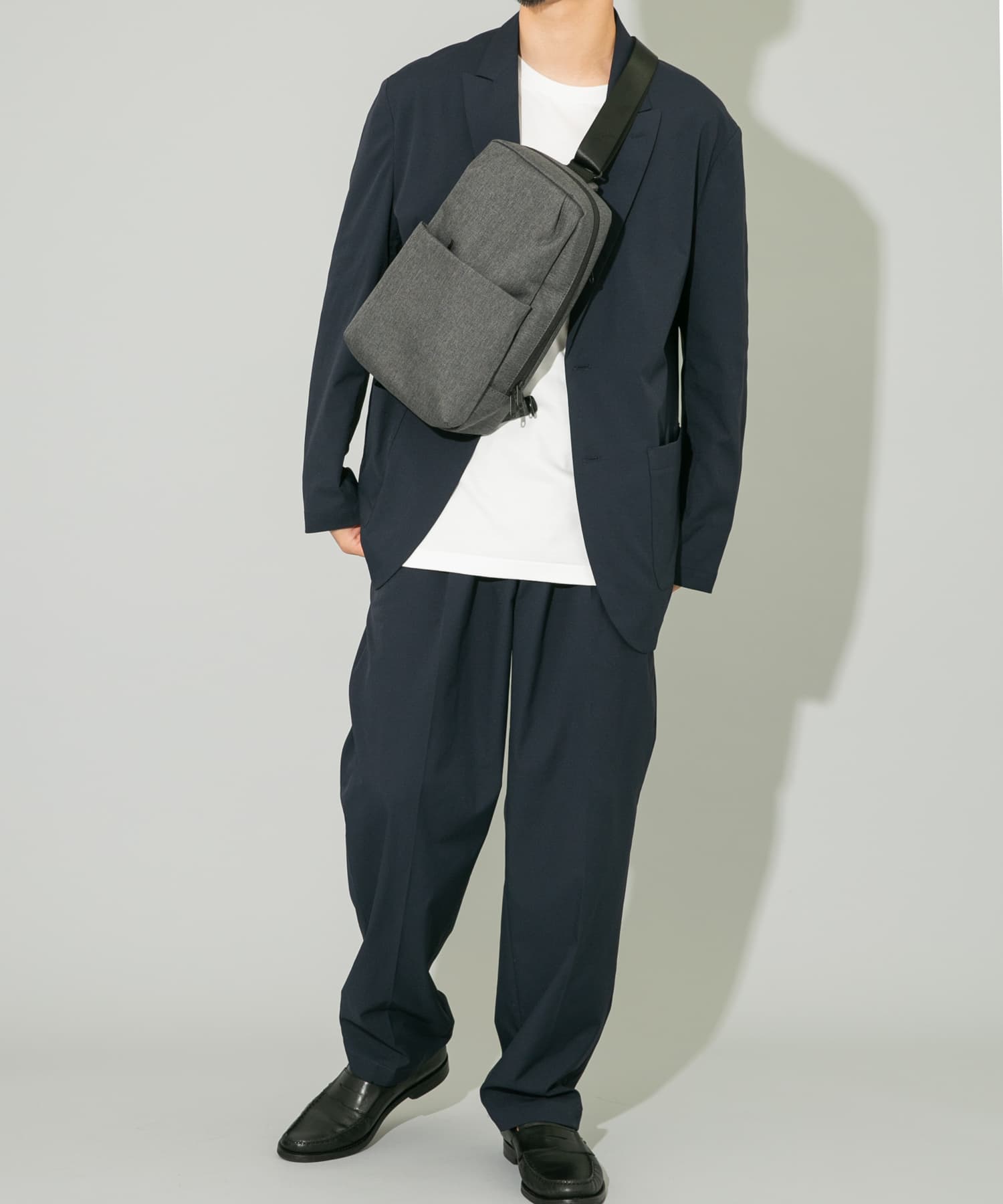 撥水タックスクエアボディバッグ CHARCOAL one