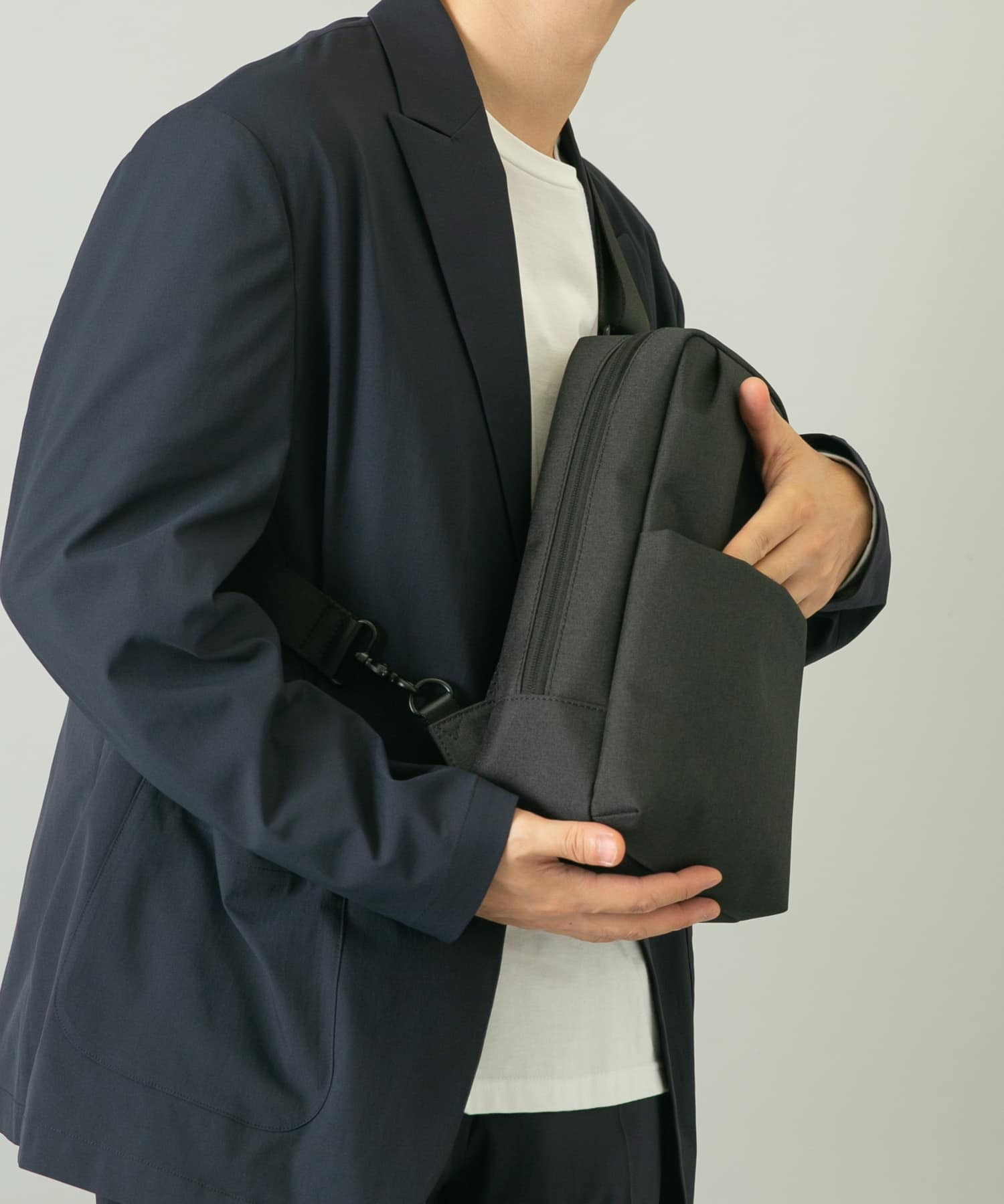 撥水タックスクエアボディバッグ BLACK one