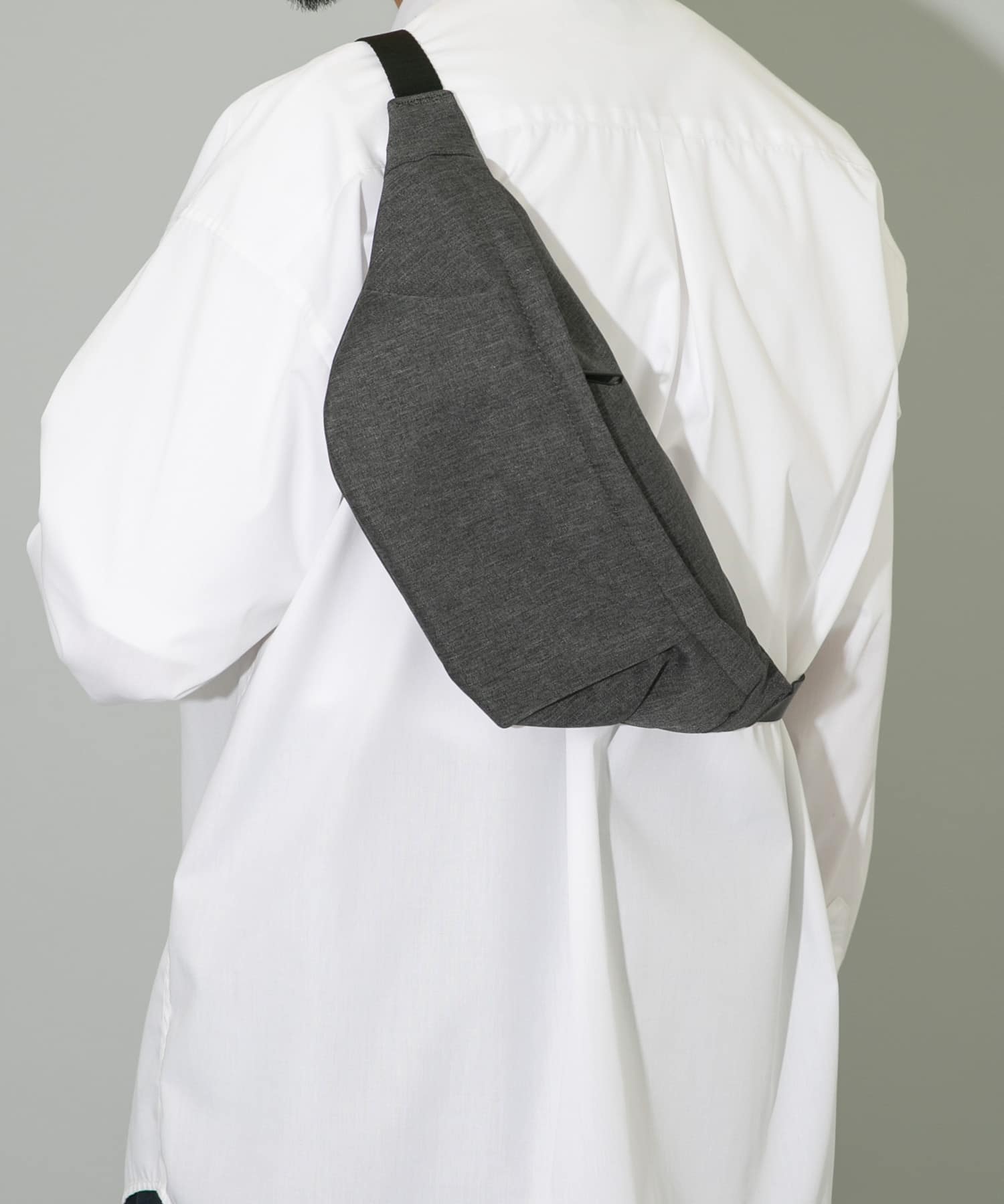 撥水タックボディバッグ CHARCOAL one