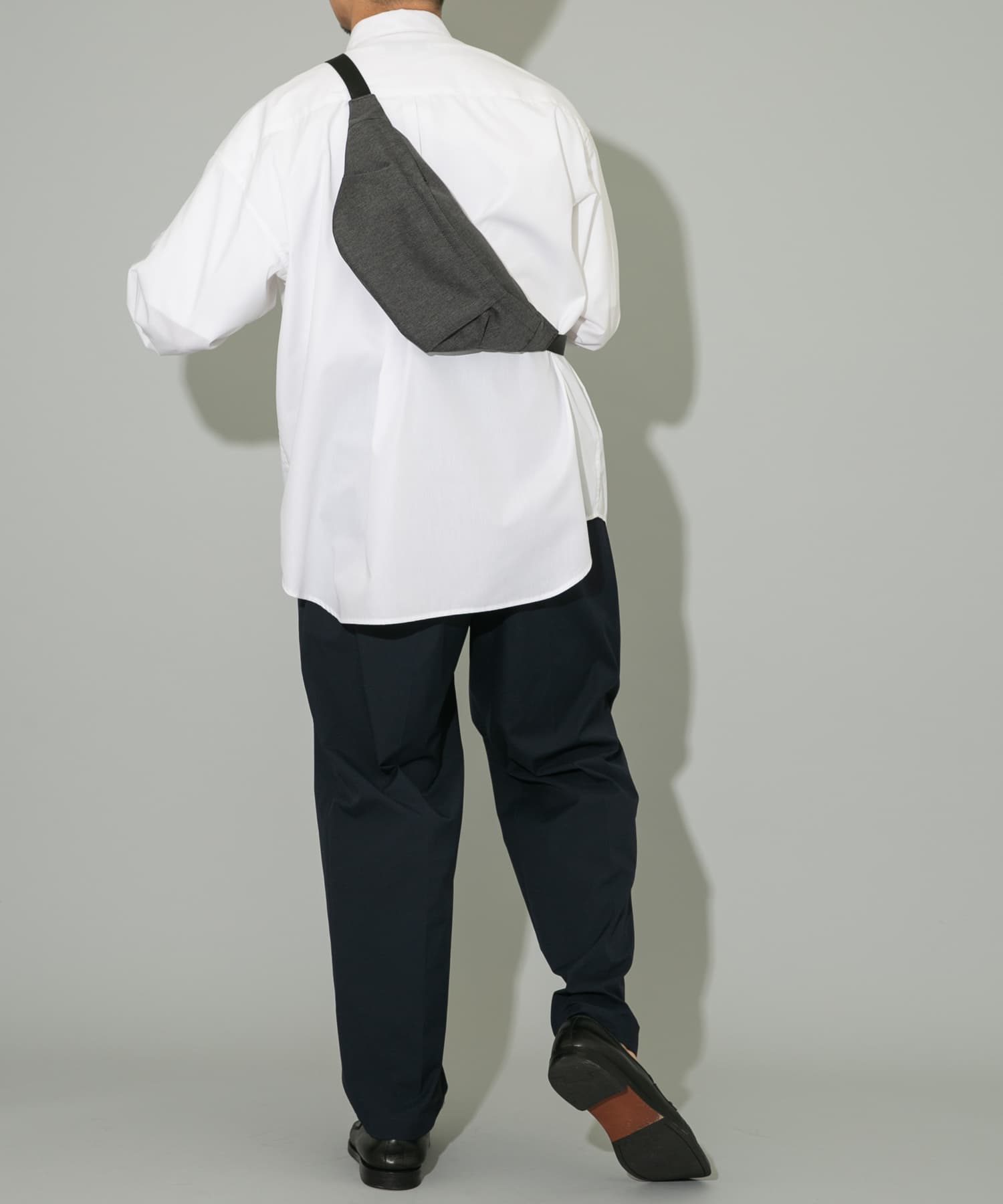 撥水タックボディバッグ CHARCOAL one