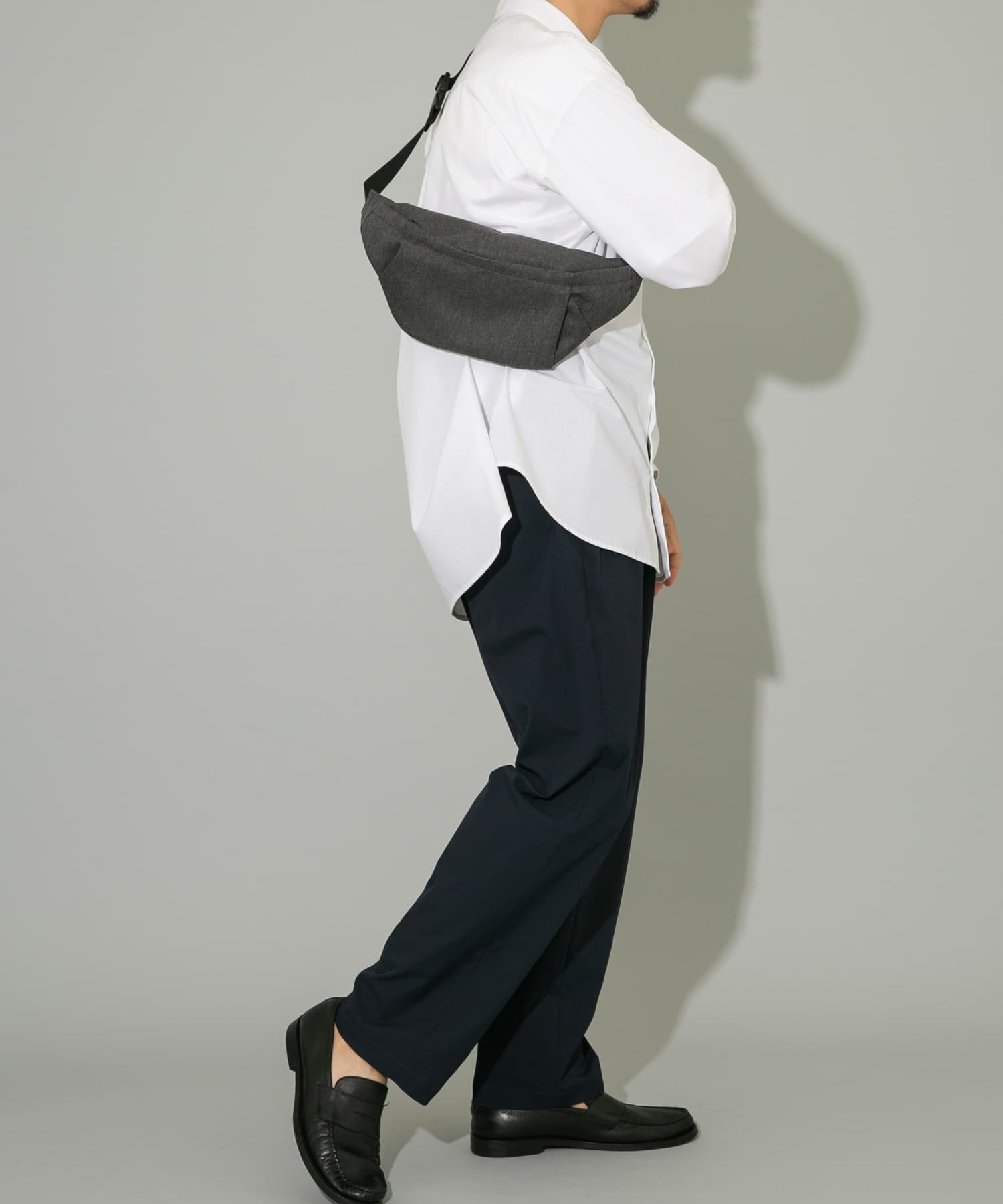 撥水タックボディバッグ CHARCOAL one