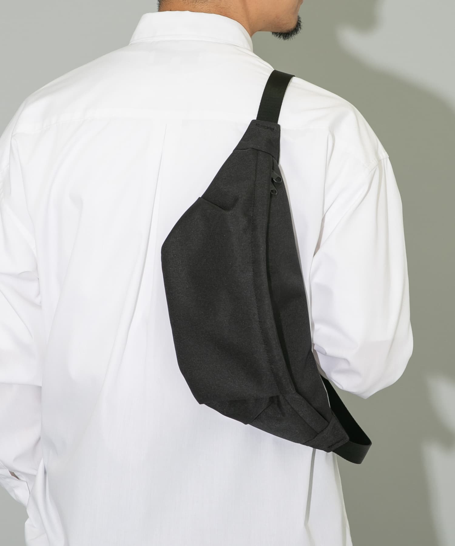 撥水タックボディバッグ BLACK one