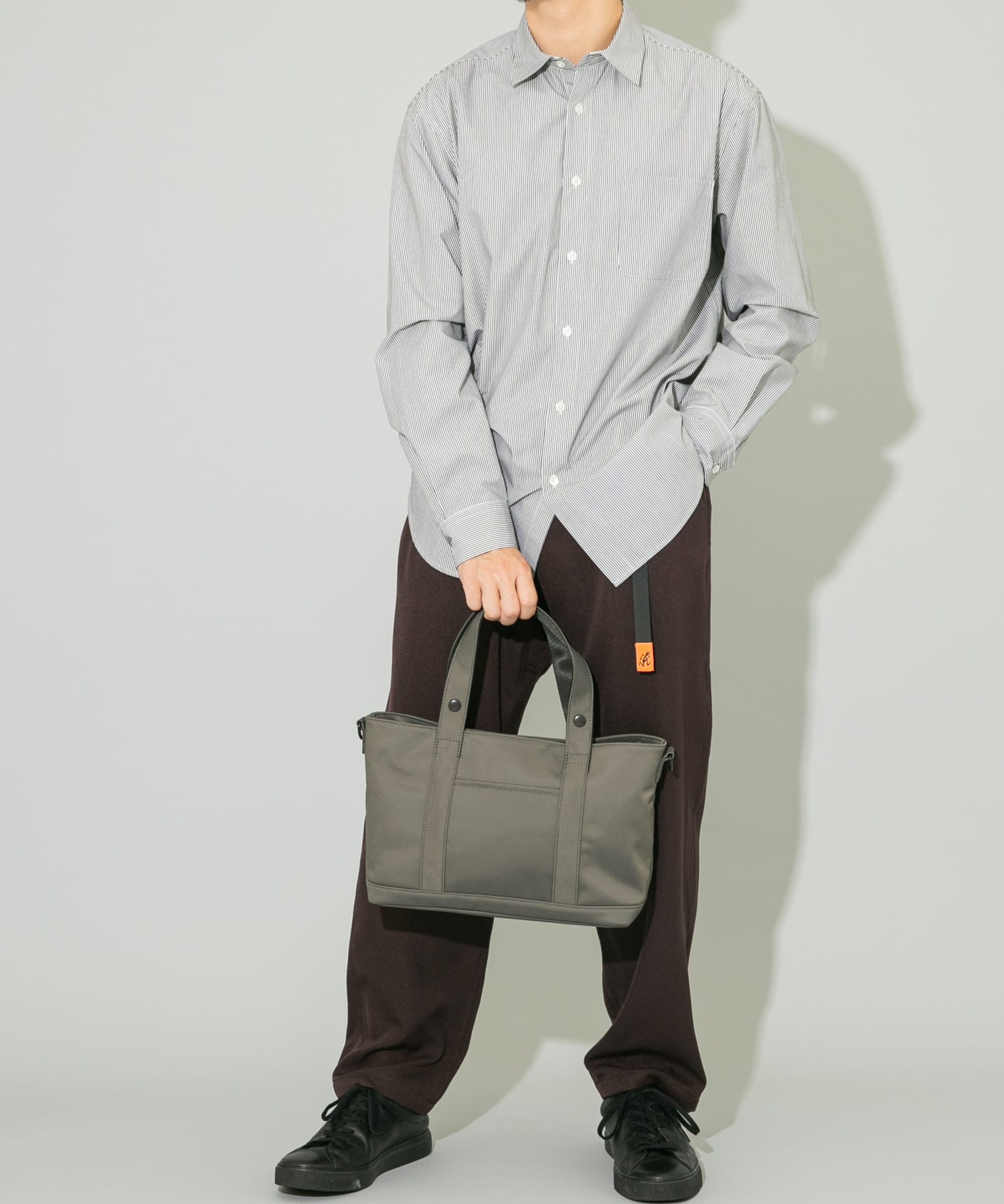 GRAY