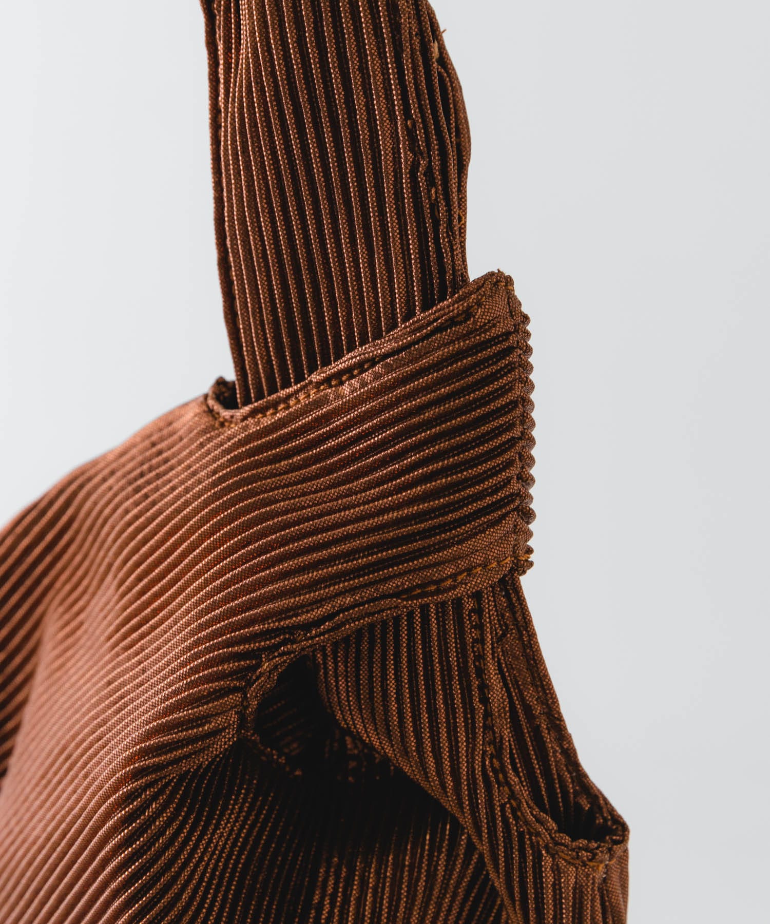 メタリックプリーツバッグ BROWN one