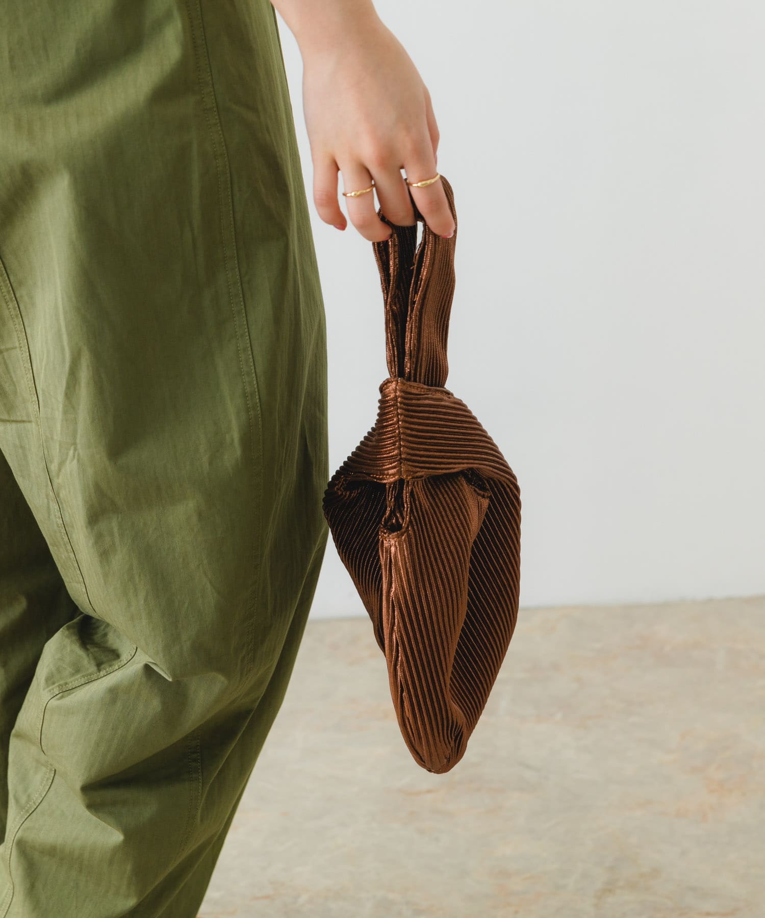 メタリックプリーツバッグ BROWN one