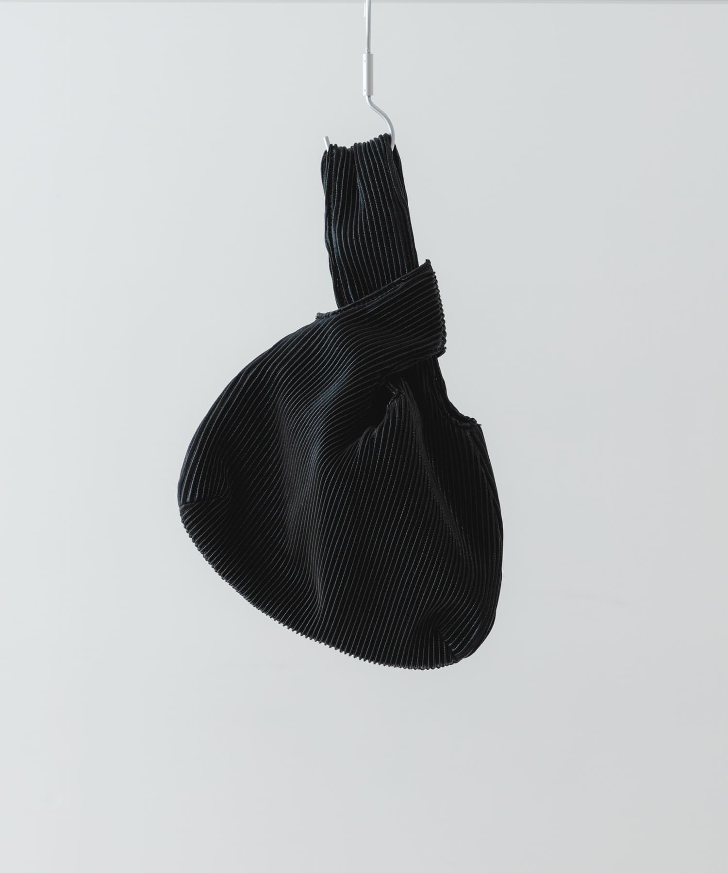 メタリックプリーツバッグ