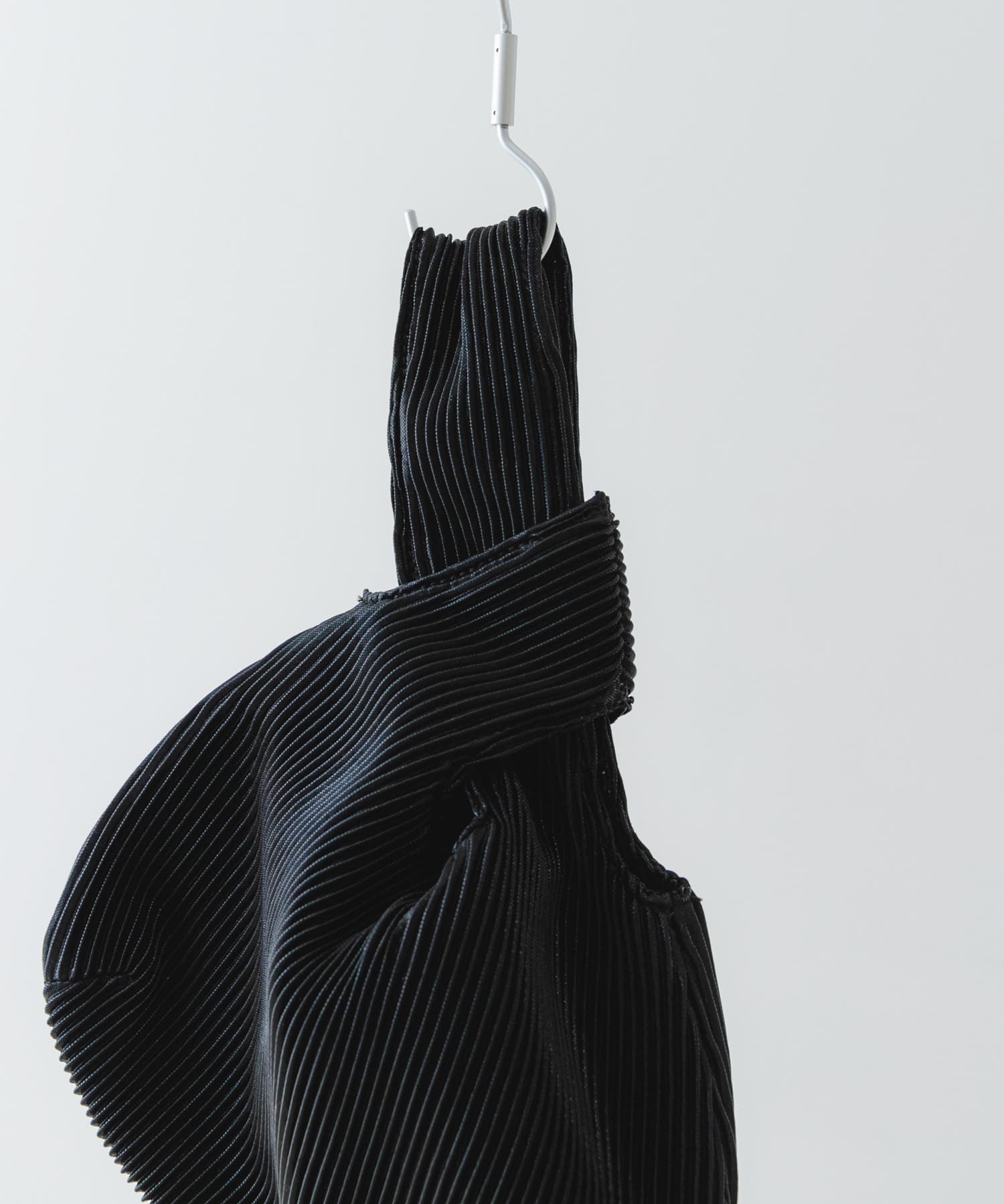 メタリックプリーツバッグ BLACK one