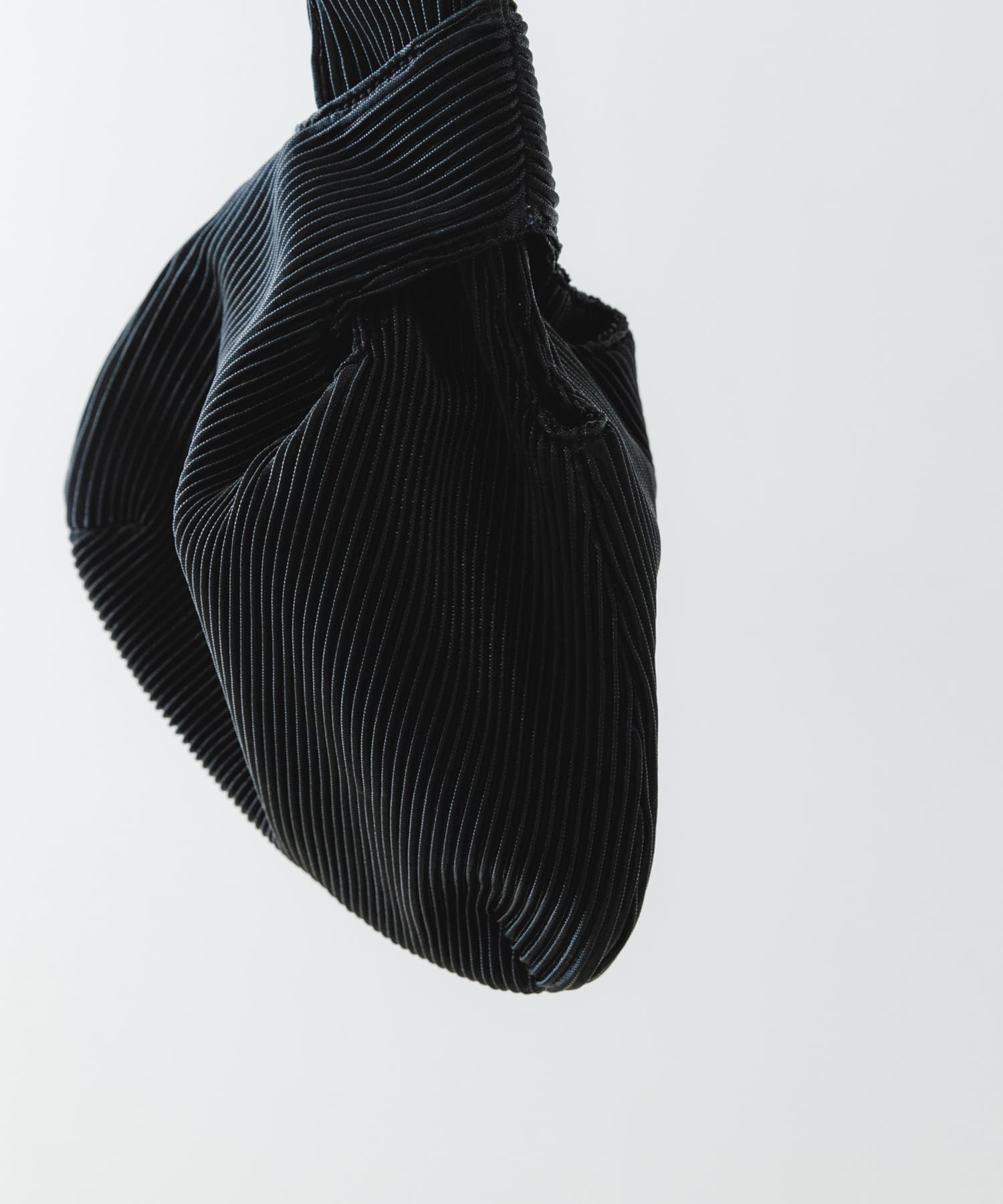 メタリックプリーツバッグ BLACK one