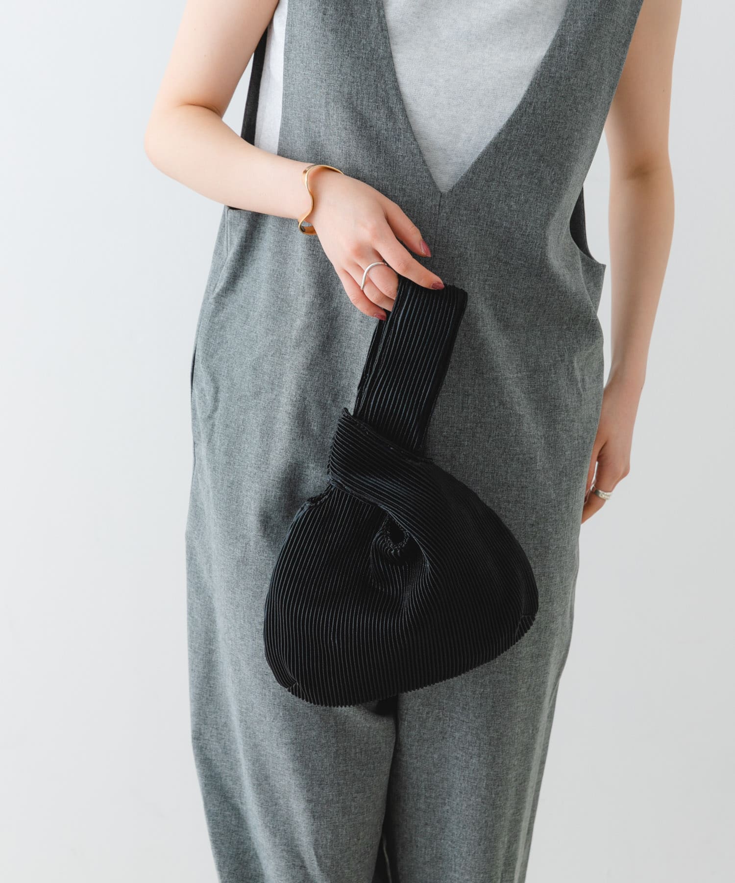 メタリックプリーツバッグ BLACK one