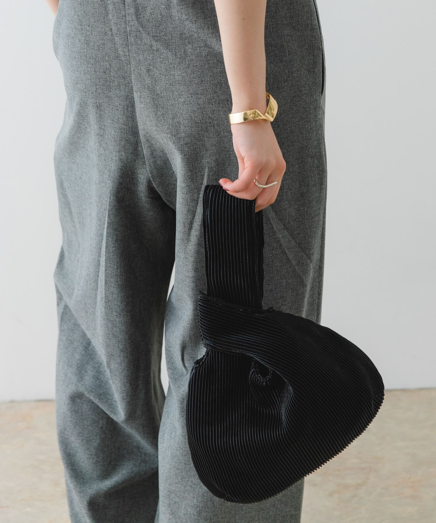 メタリックプリーツバッグ BLACK one