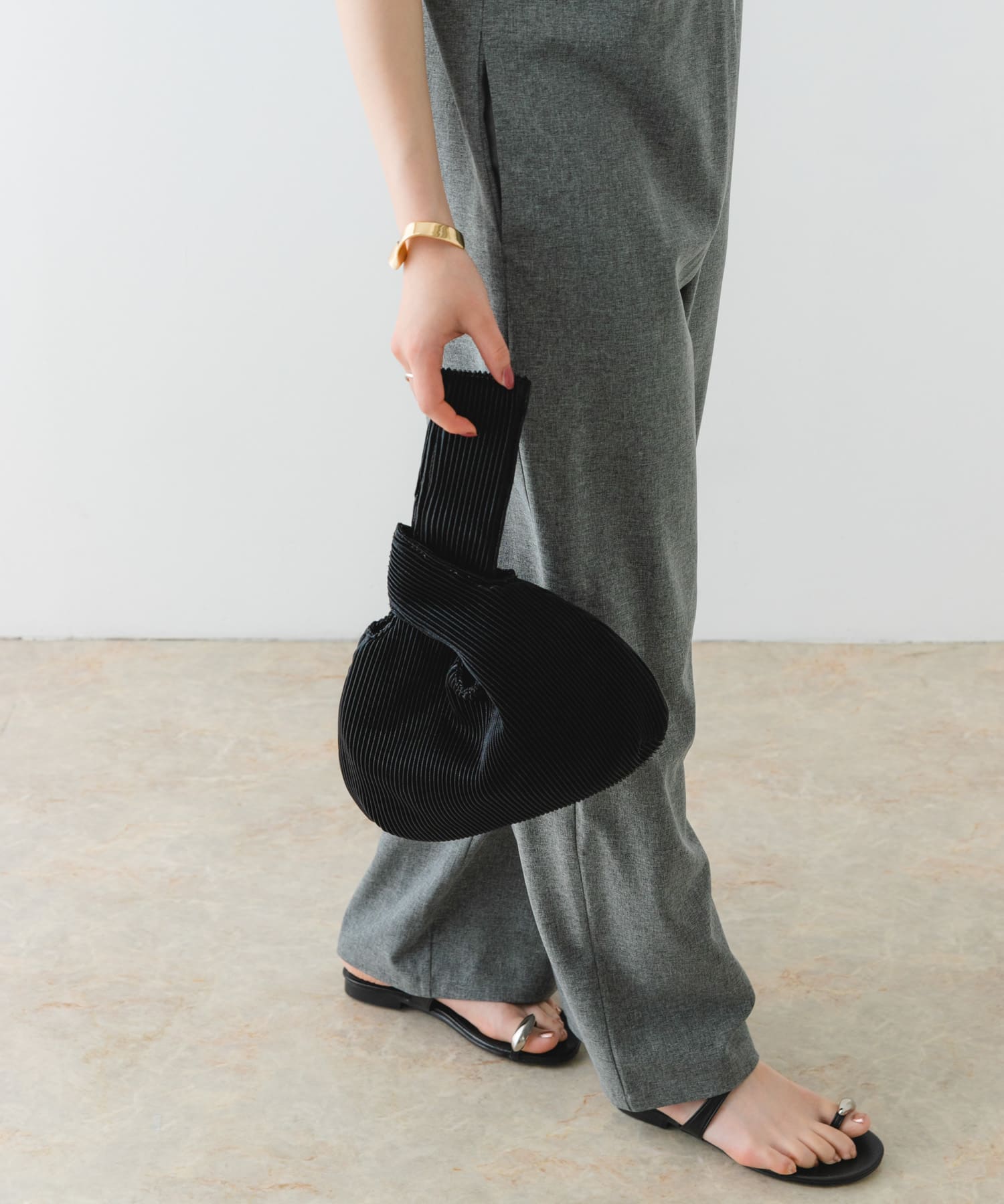 メタリックプリーツバッグ BLACK one