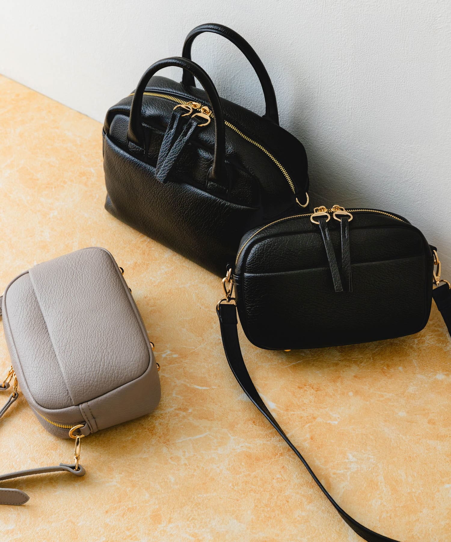 プレーンショルダーバッグ BLACK one