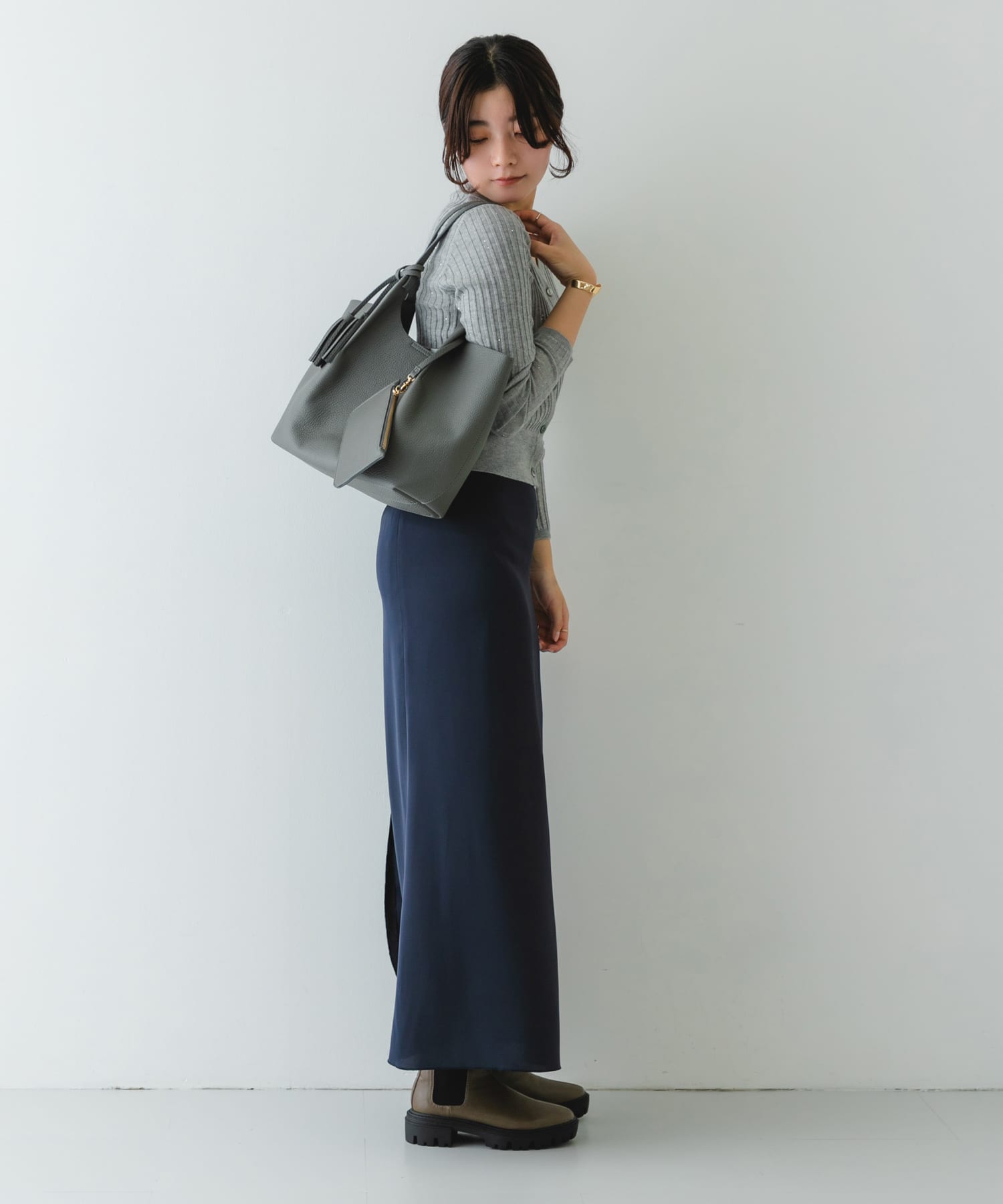 GRAY