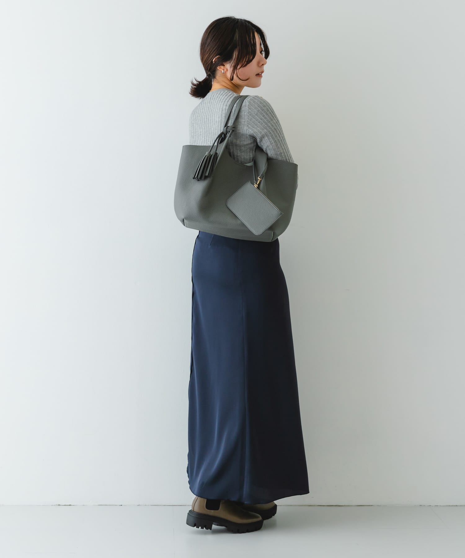 GRAY