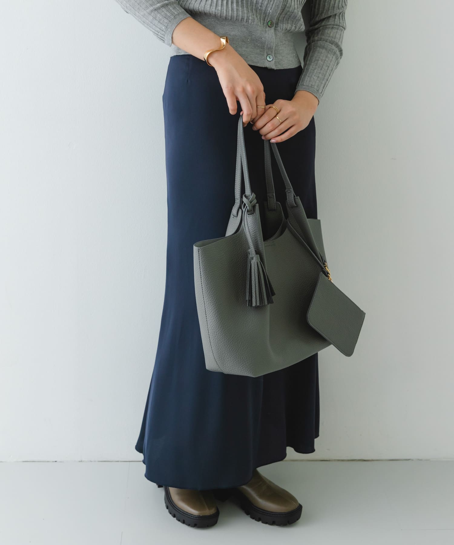 GRAY