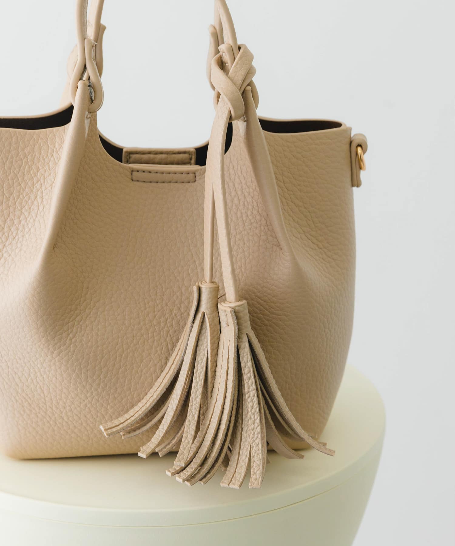 ポーチ付タックミニショルダーバッグ IVORY one