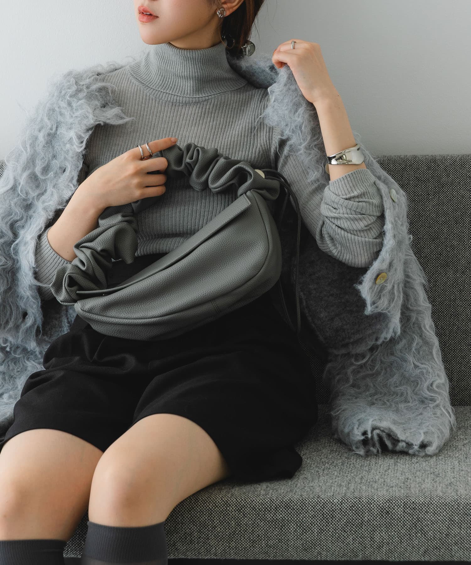 ギャザーハンドルバッグ GRAY one