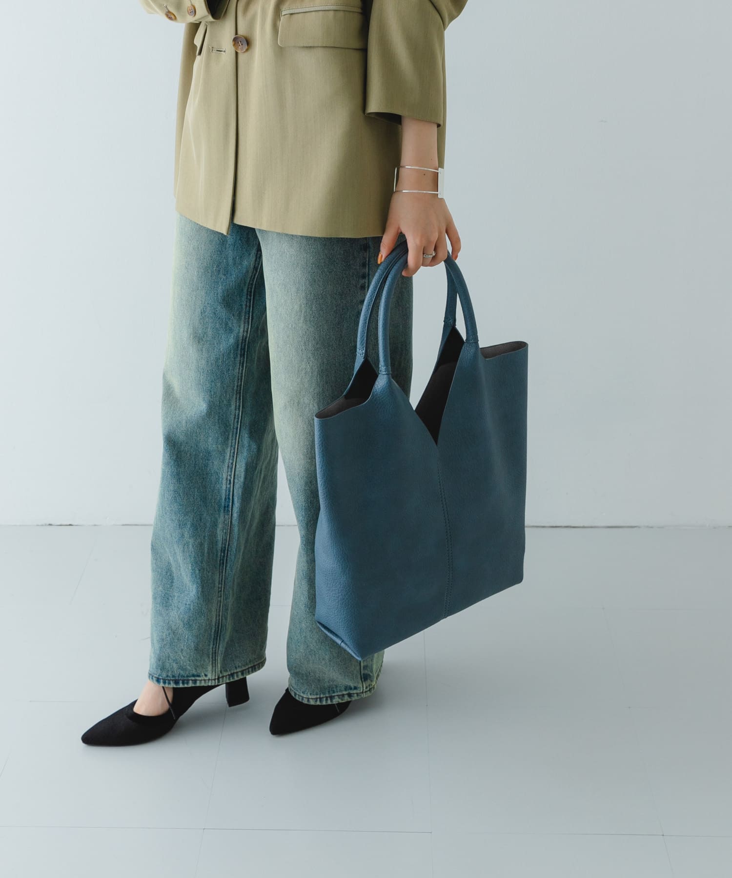 センターステッチVカットトートバッグ BLUE one