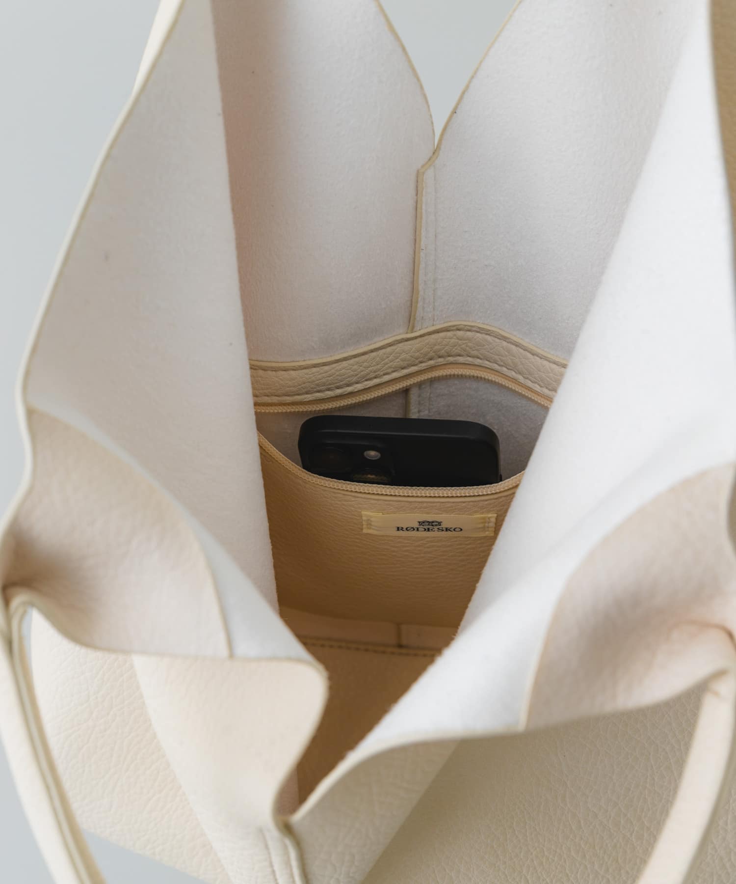 センターステッチVカットトートバッグ IVORY one