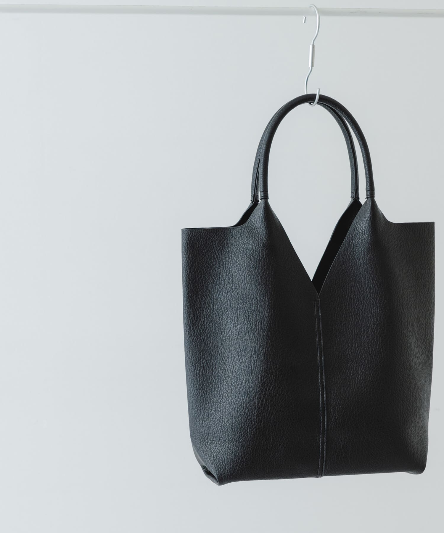 センターステッチVカットトートバッグ BLACK one