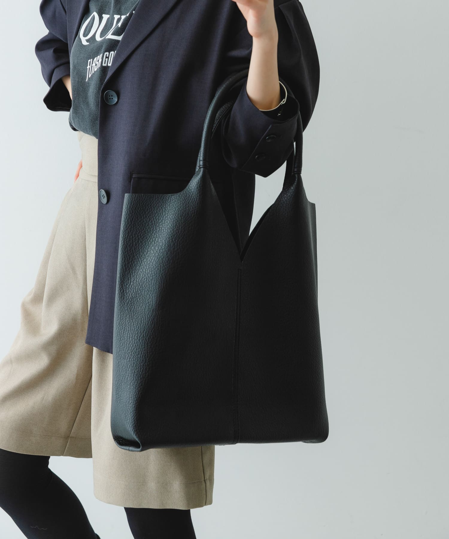 センターステッチVカットトートバッグ BLACK one