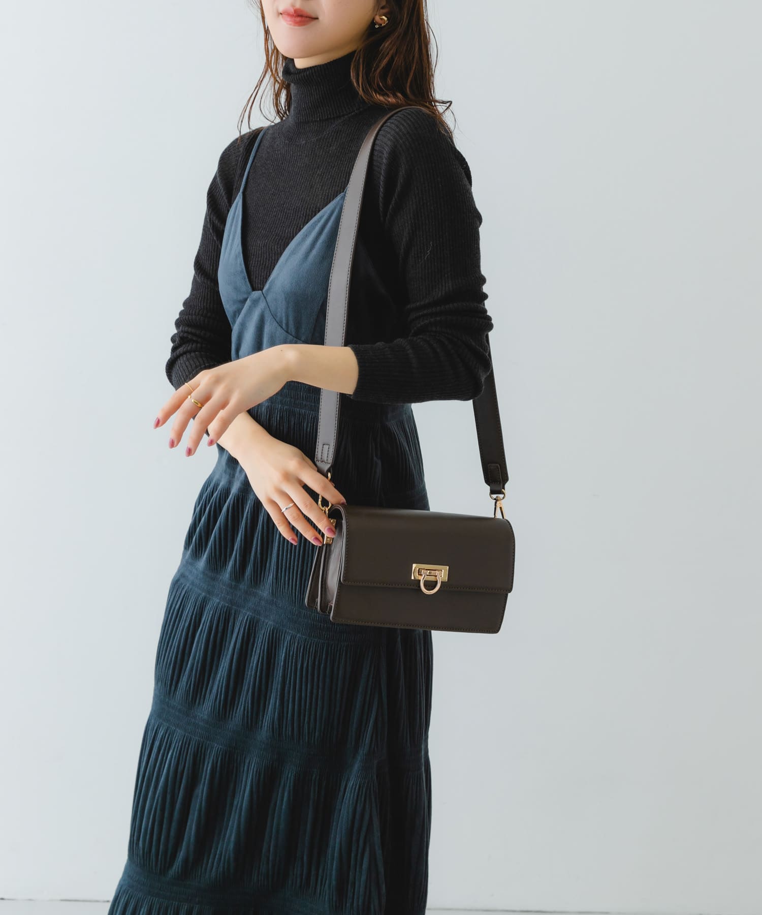 金具付ショルダーバッグ CHOCO one