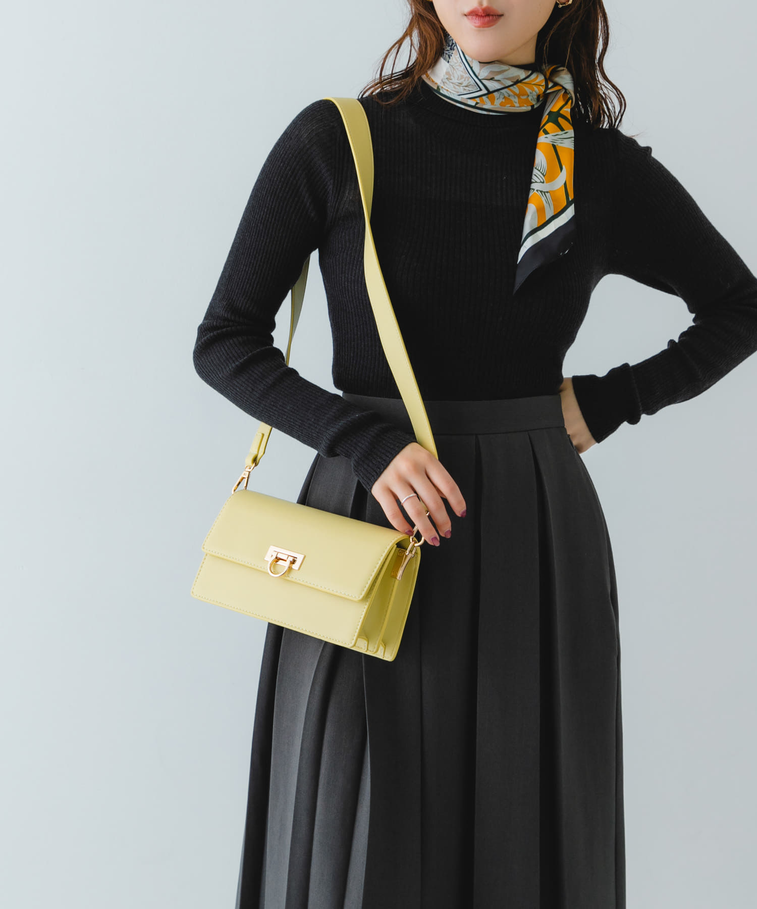 金具付ショルダーバッグ C.YELLOW one