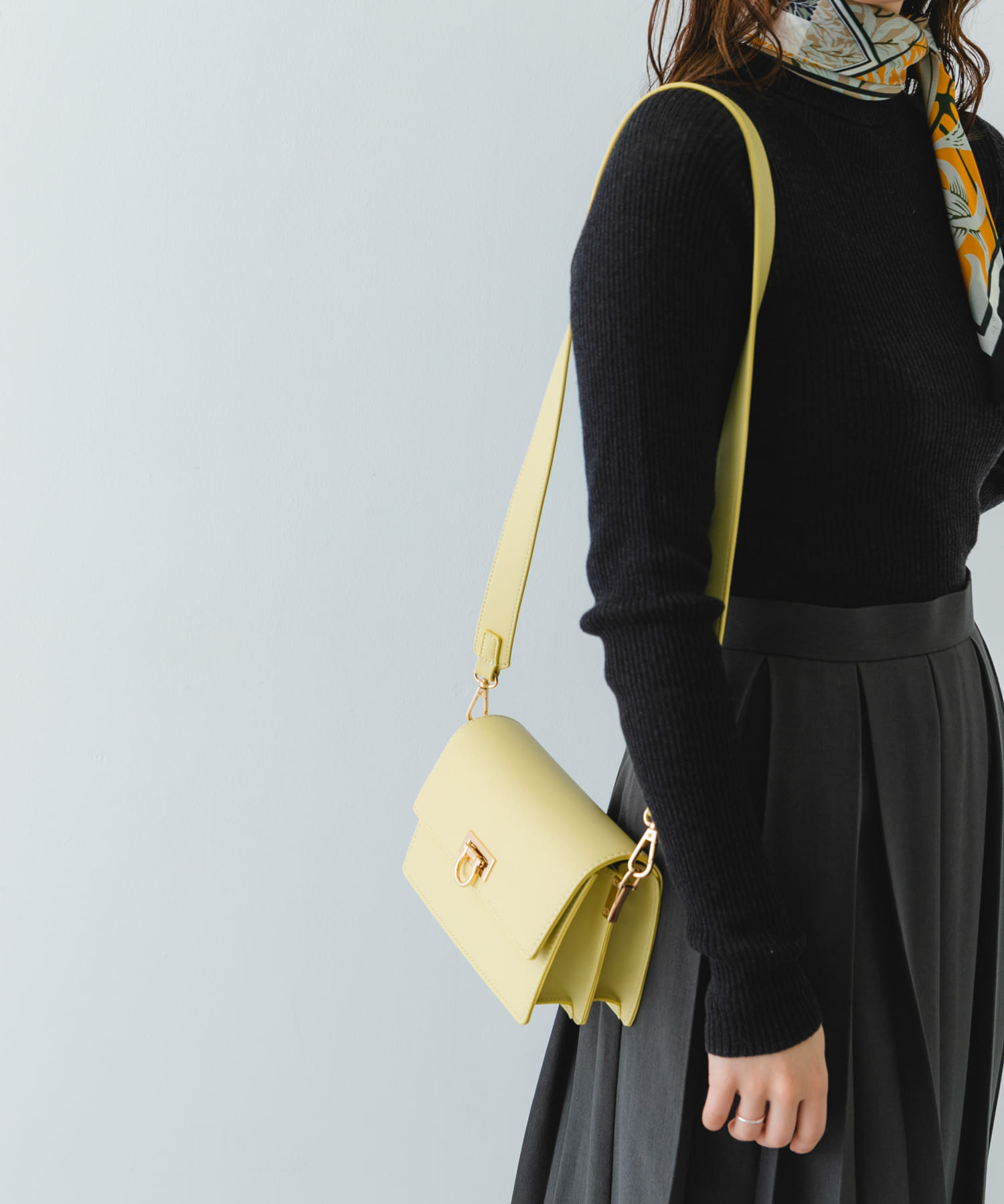 金具付ショルダーバッグ C.YELLOW one