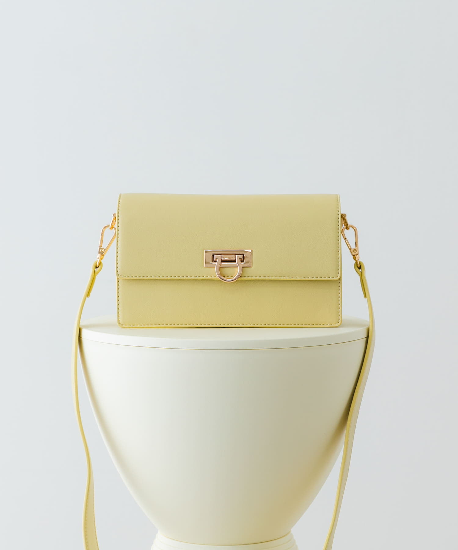 金具付ショルダーバッグ C.YELLOW one